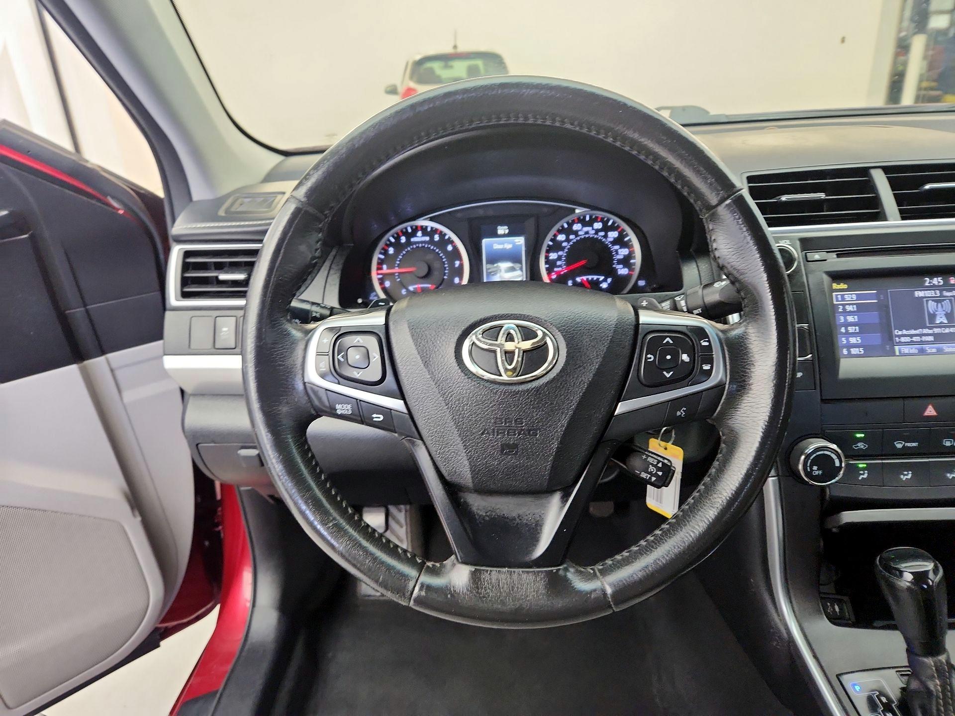 Thumbnail: 2017 Toyota Camry - 10