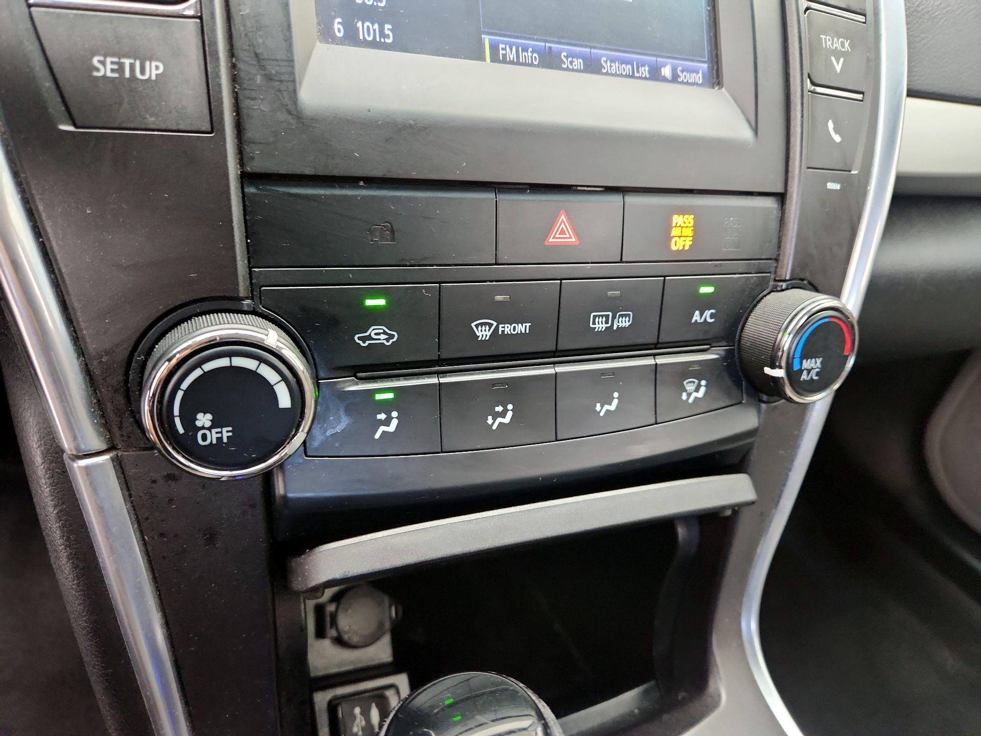 Thumbnail: 2017 Toyota Camry - 16