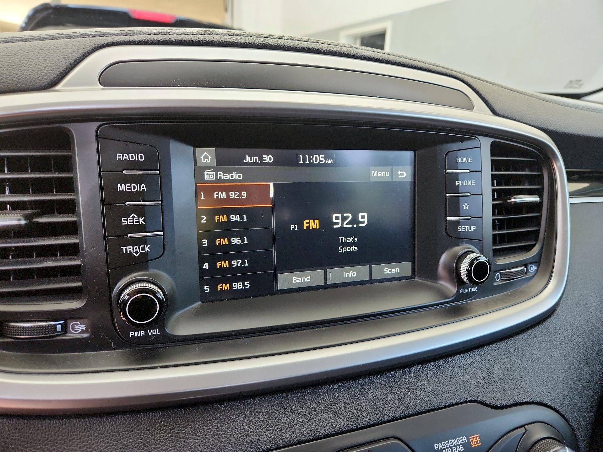 Thumbnail: 2019 Kia Sorento - 15
