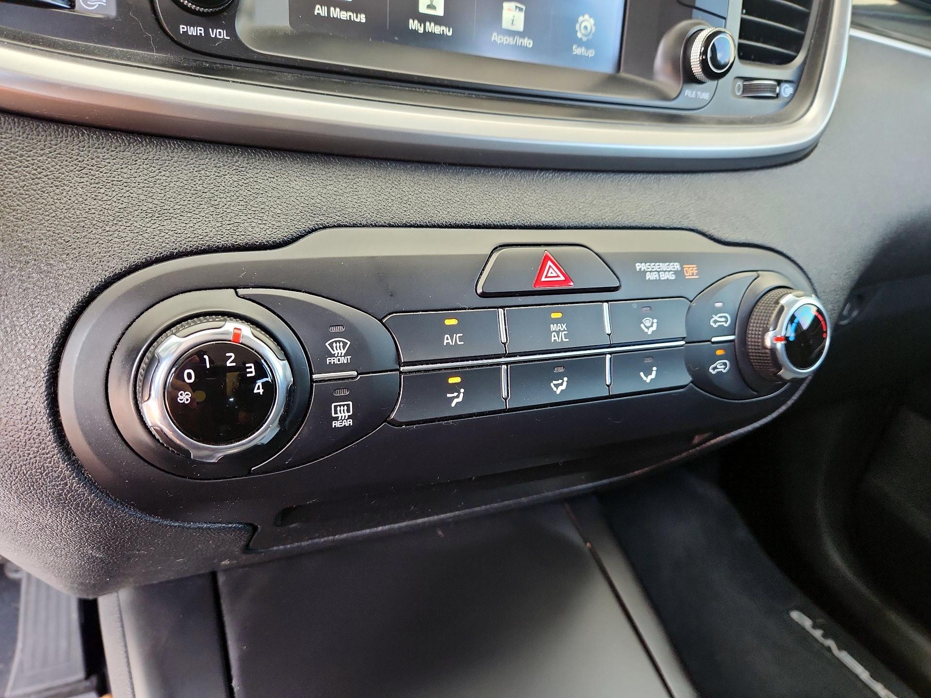 Thumbnail: 2019 Kia Sorento - 16