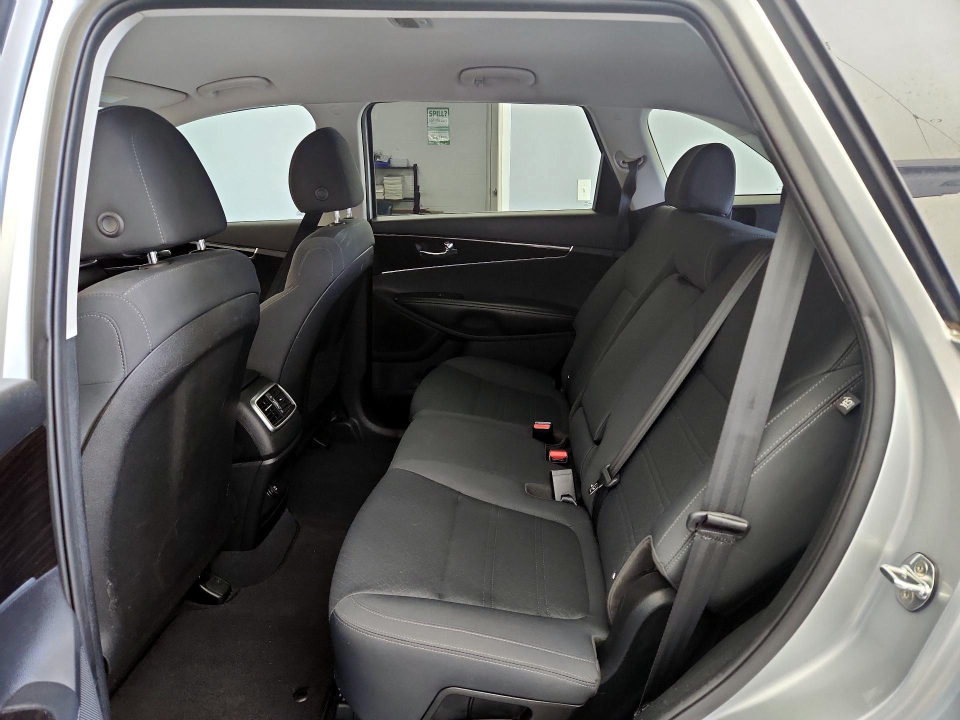 Thumbnail: 2019 Kia Sorento - 18