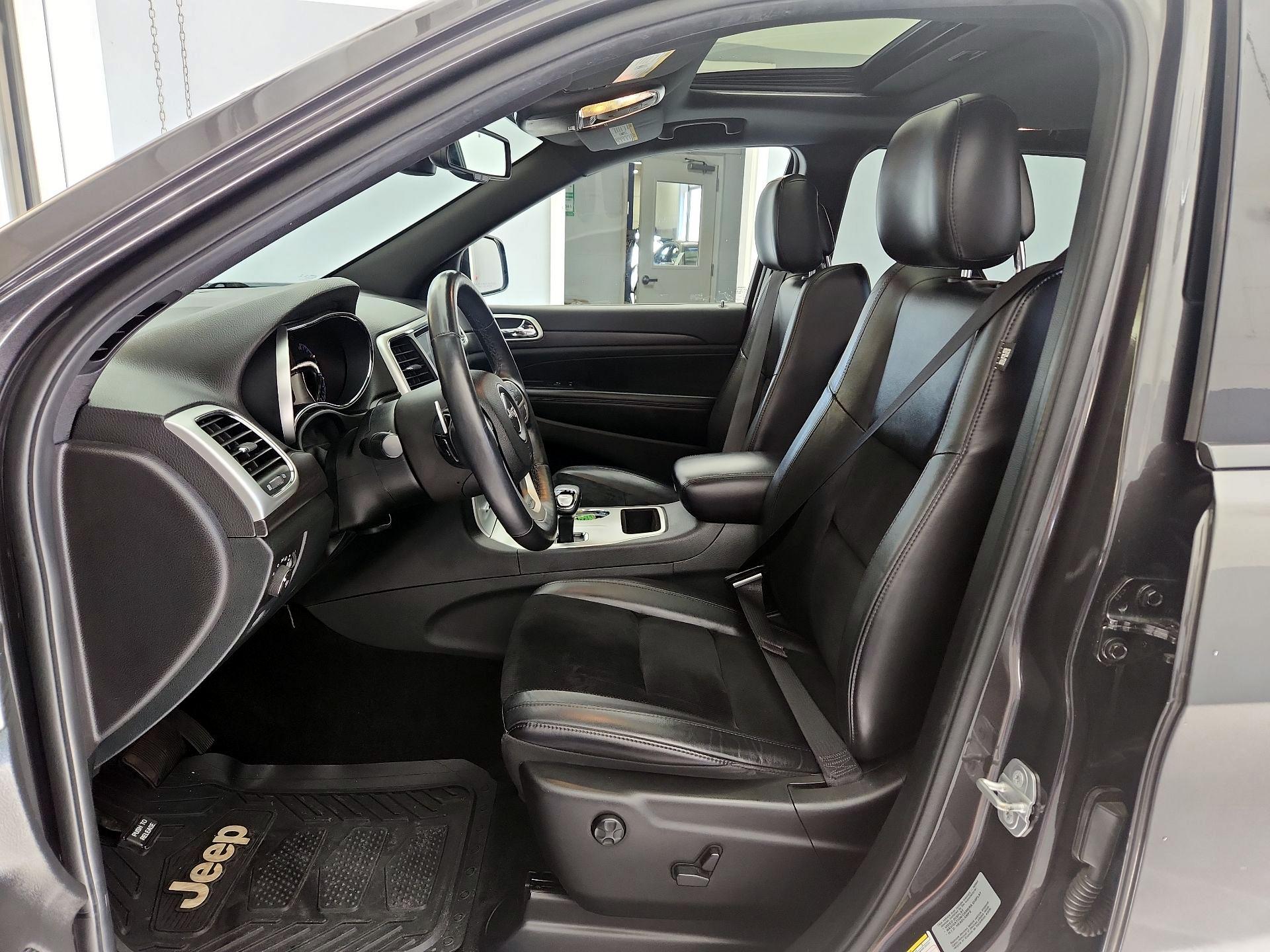 Thumbnail: 2015 Jeep Grand Cherokee - 11