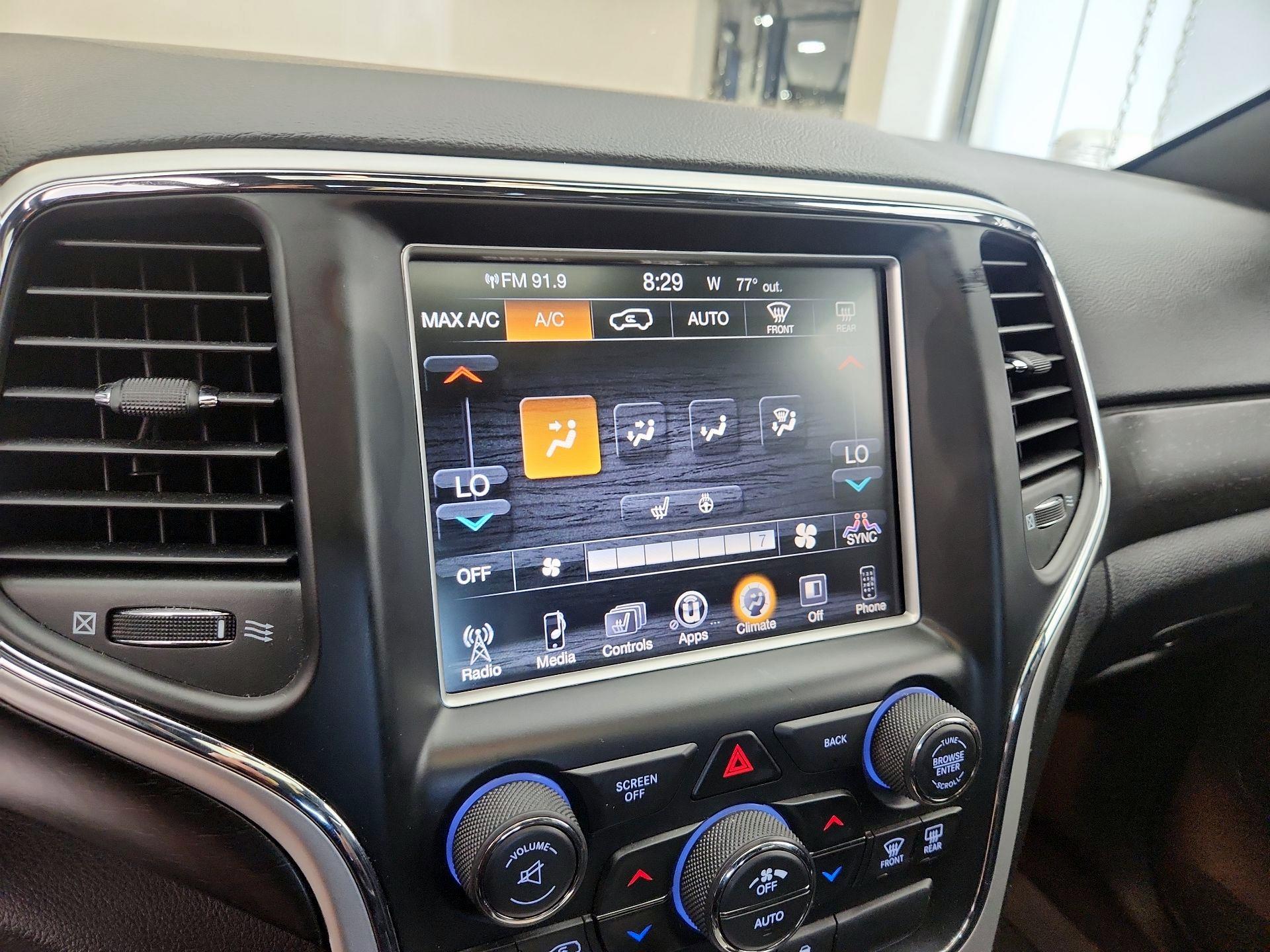 Thumbnail: 2015 Jeep Grand Cherokee - 16