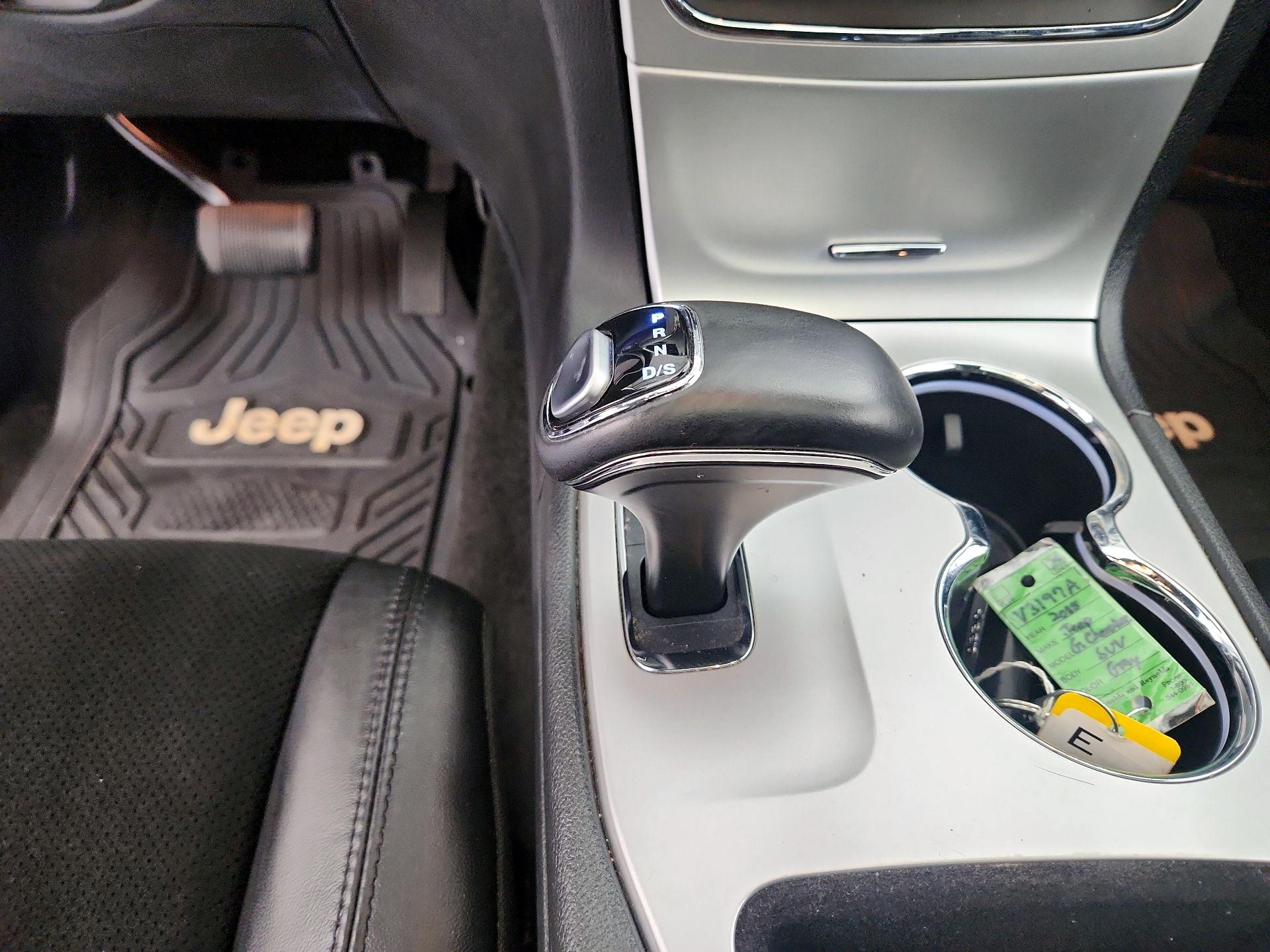 Thumbnail: 2015 Jeep Grand Cherokee - 17