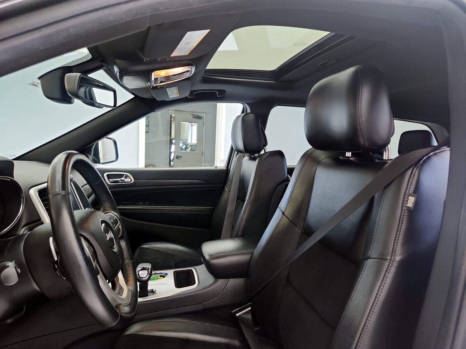 Thumbnail: 2015 Jeep Grand Cherokee - 19