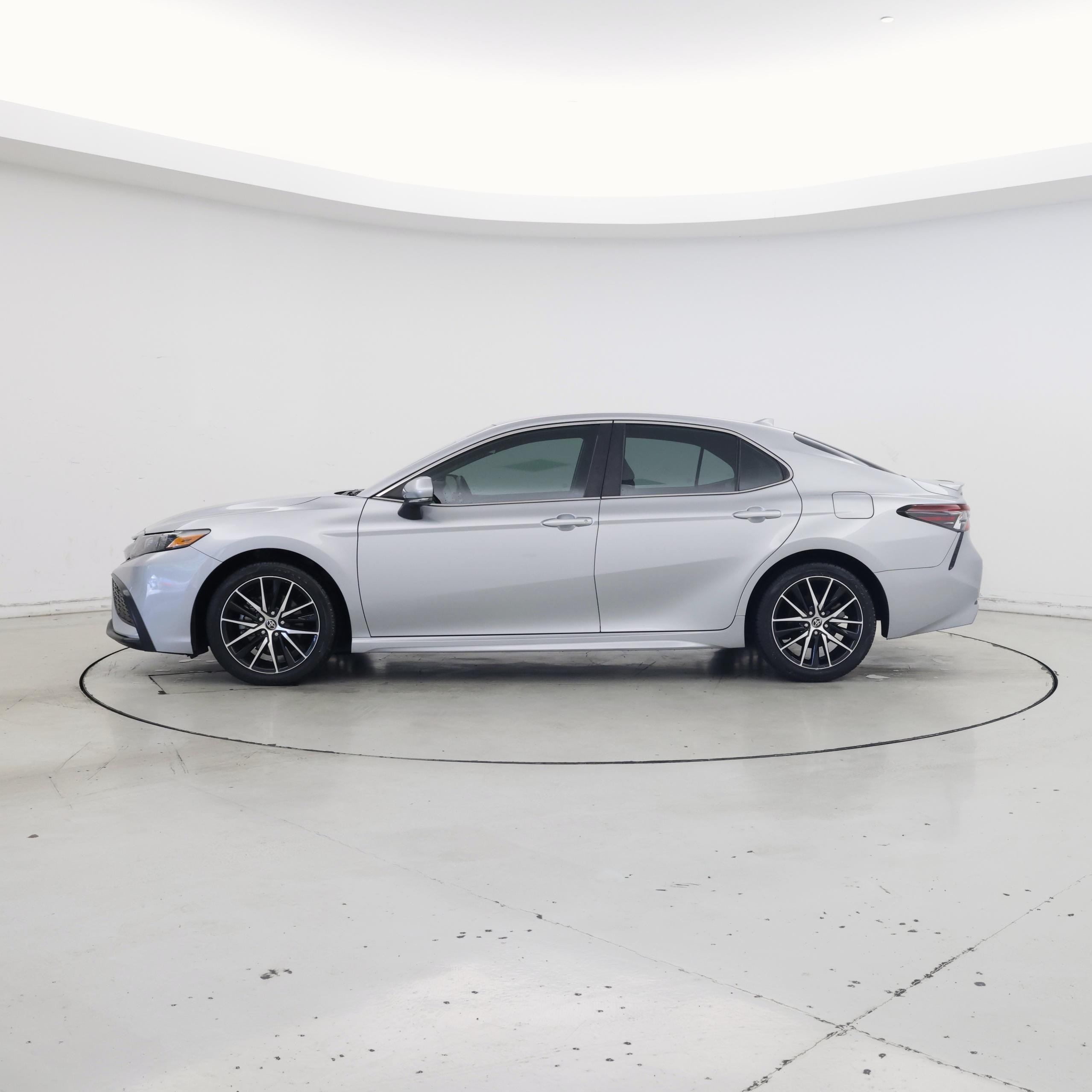 Thumbnail: 2022 Toyota Camry - 3