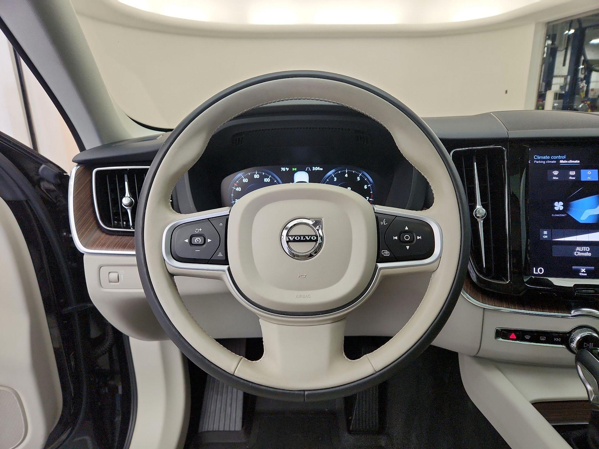Thumbnail: 2021 Volvo XC60 - 10