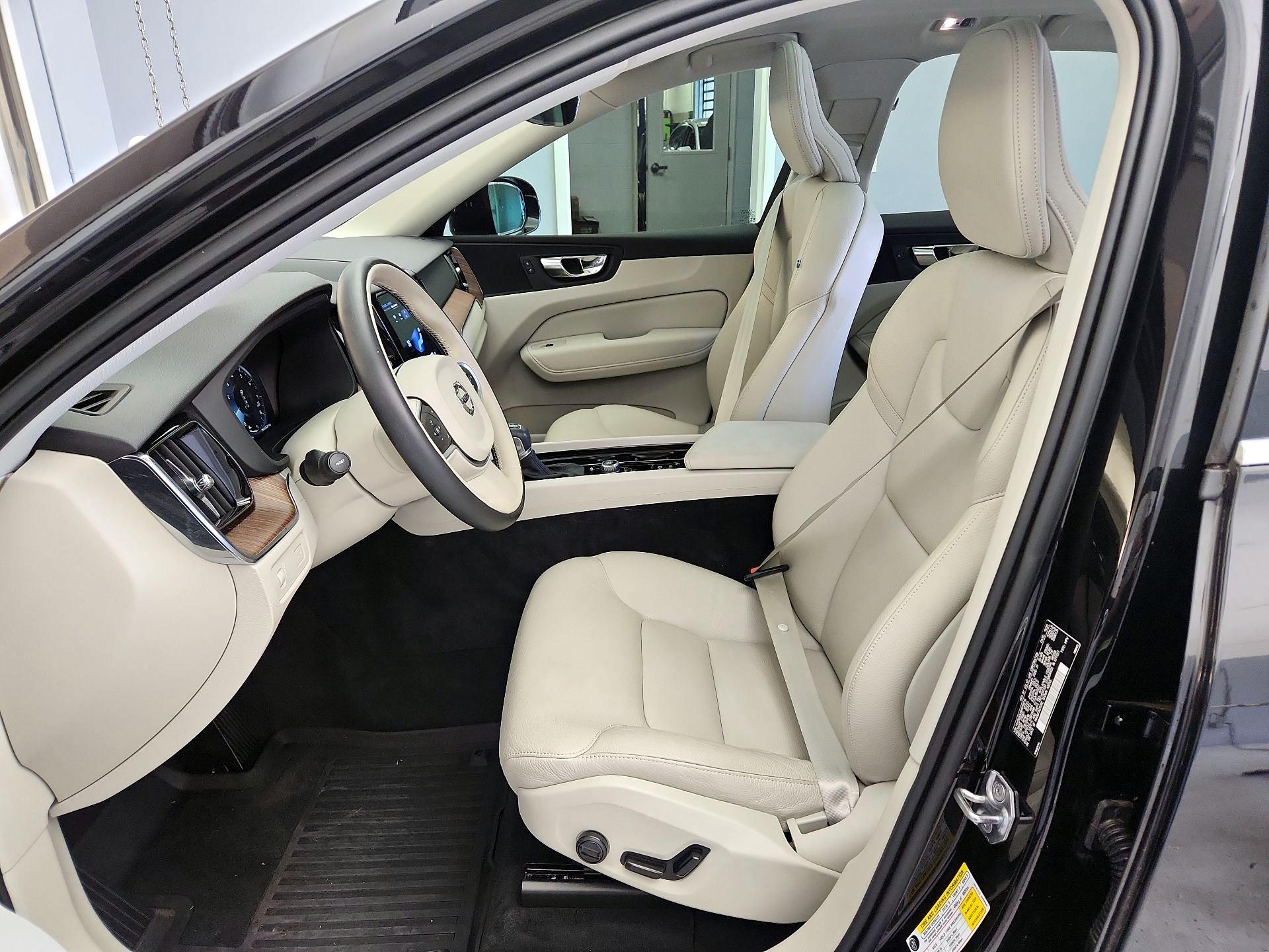 Thumbnail: 2021 Volvo XC60 - 11