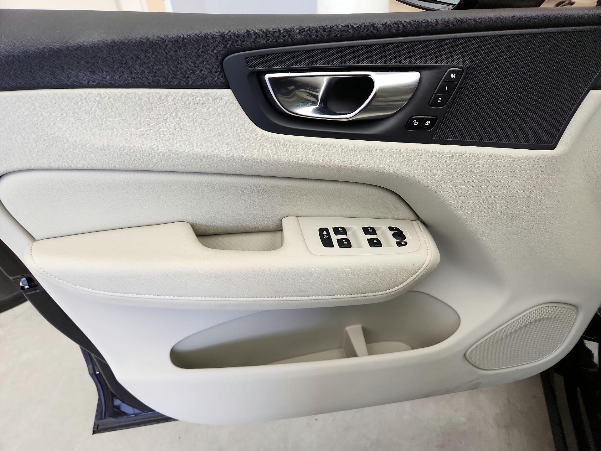 Thumbnail: 2021 Volvo XC60 - 12