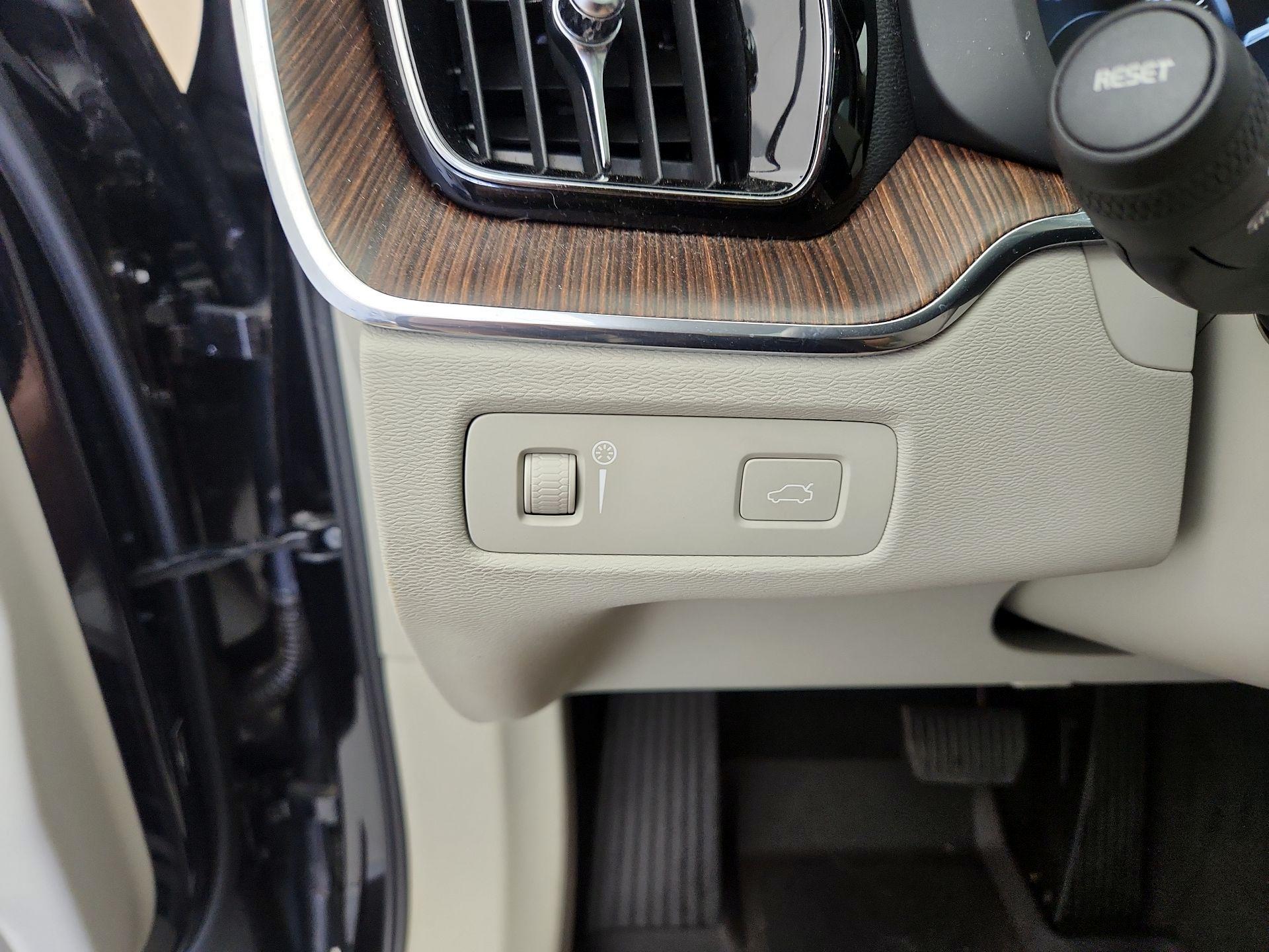 Thumbnail: 2021 Volvo XC60 - 13