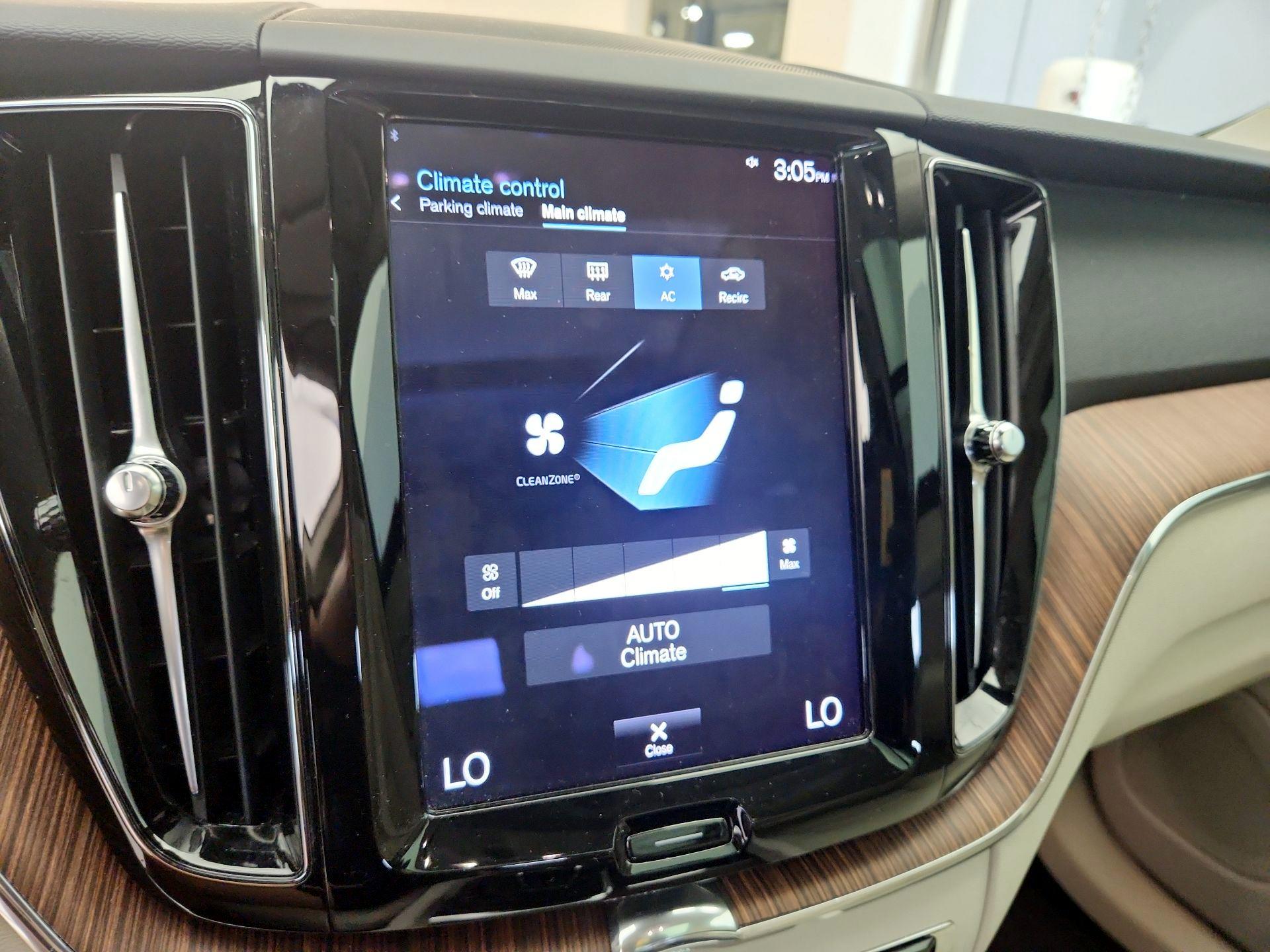 Thumbnail: 2021 Volvo XC60 - 16