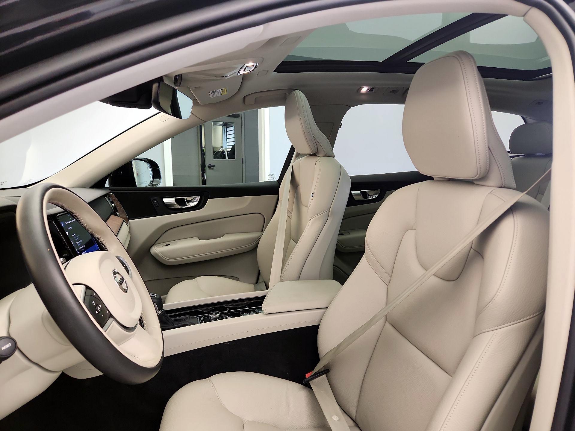 Thumbnail: 2021 Volvo XC60 - 18