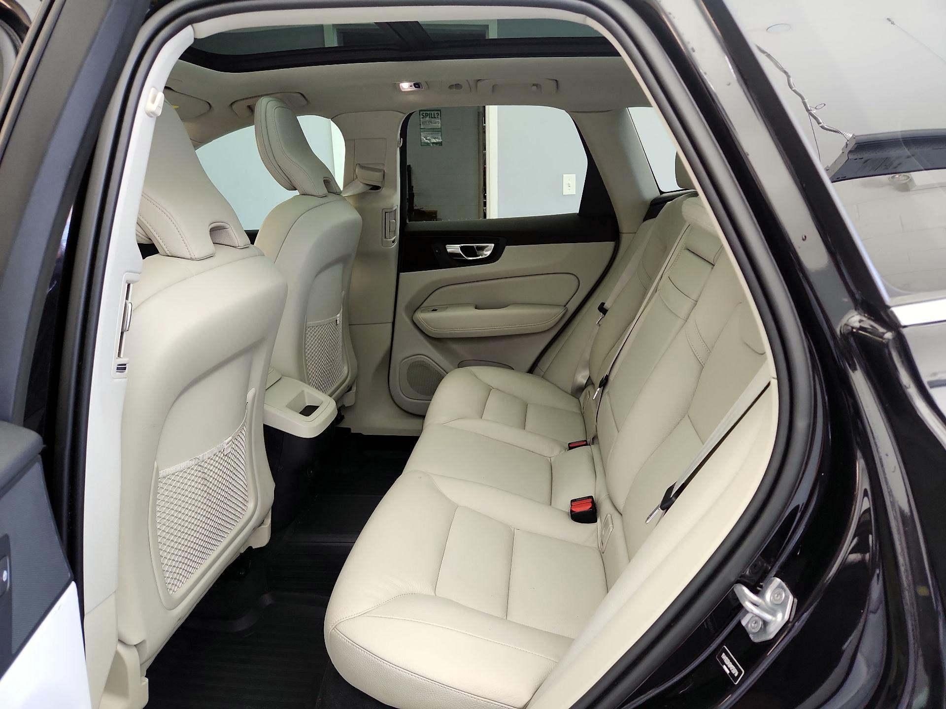 Thumbnail: 2021 Volvo XC60 - 19