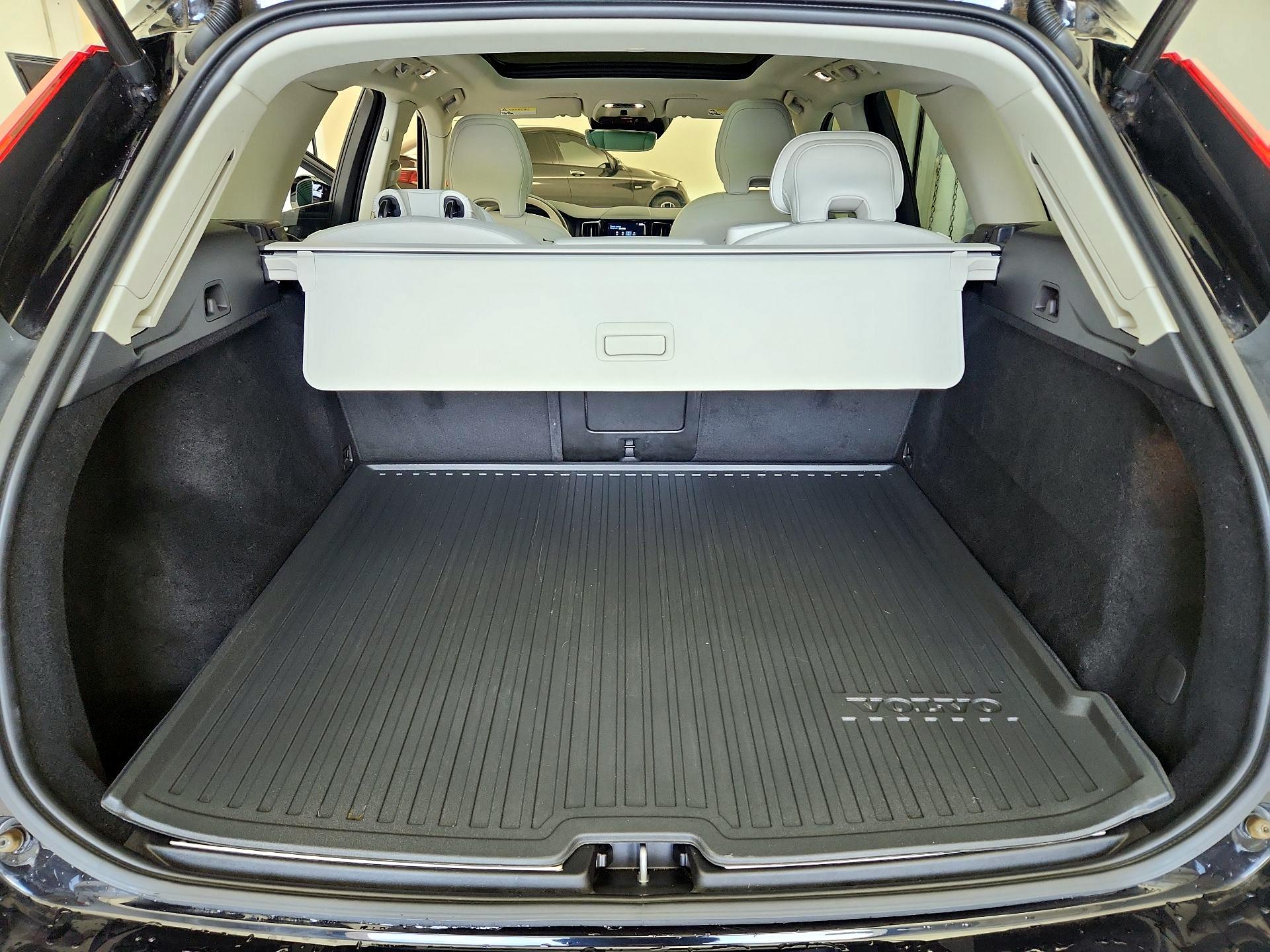 Thumbnail: 2021 Volvo XC60 - 20
