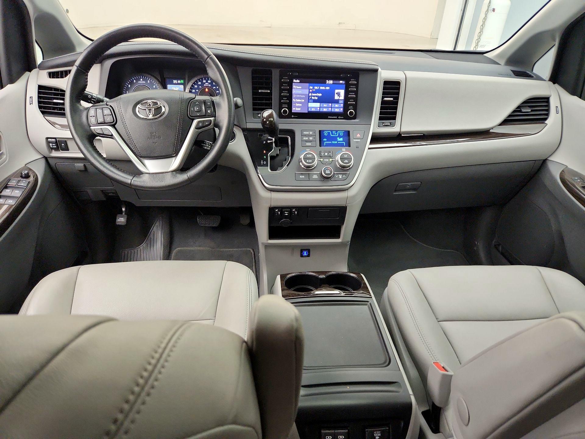 Thumbnail: 2020 Toyota Sienna - 9