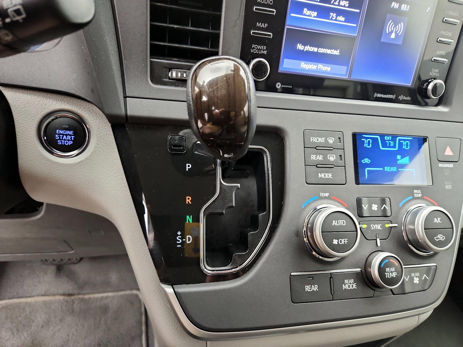 Thumbnail: 2020 Toyota Sienna - 18