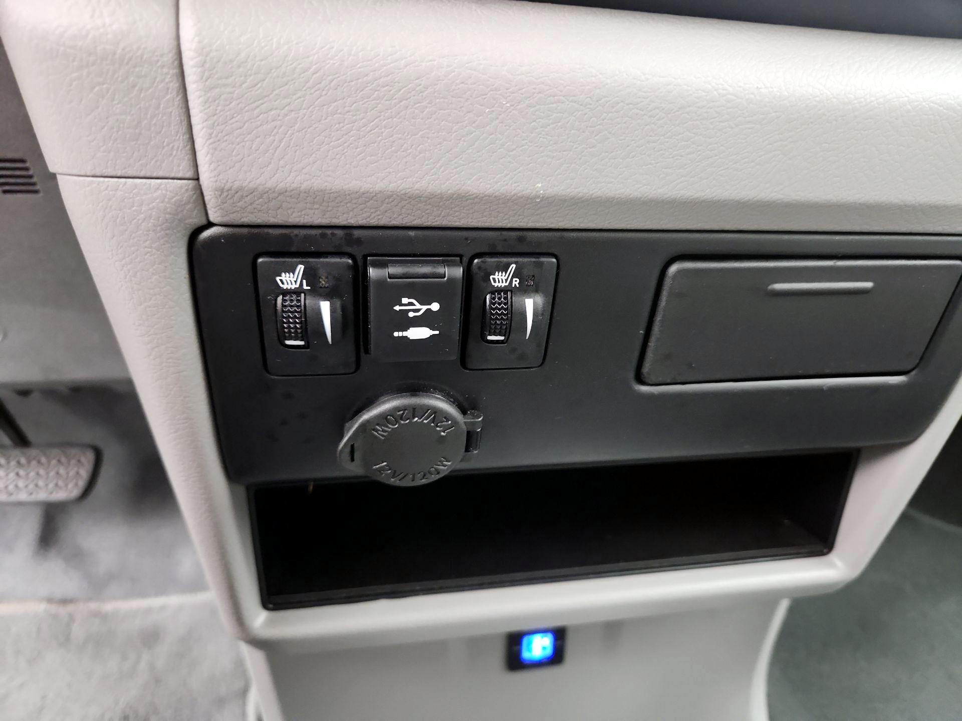 Thumbnail: 2020 Toyota Sienna - 19