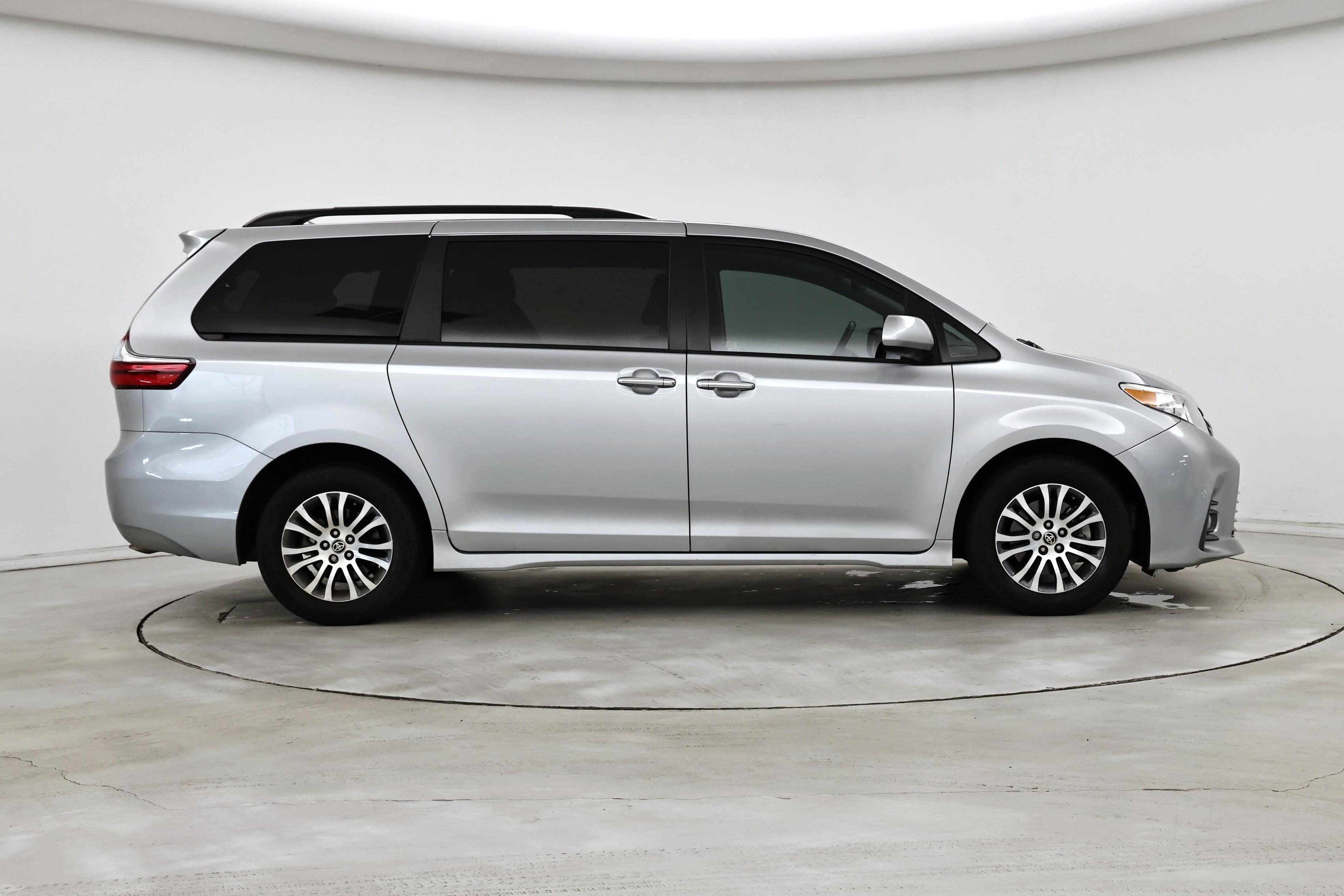Thumbnail: 2020 Toyota Sienna - 7