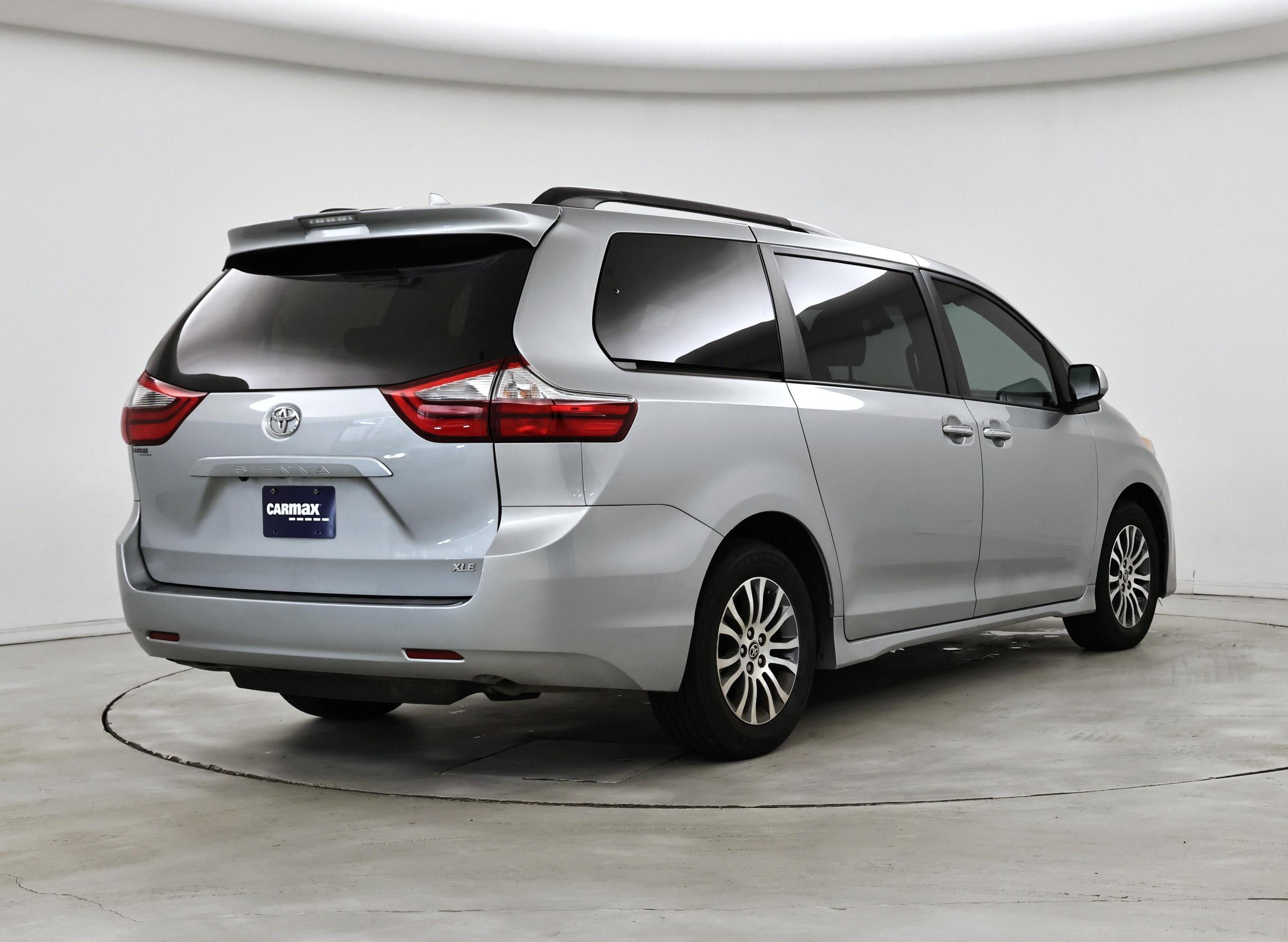 Thumbnail: 2020 Toyota Sienna - 8