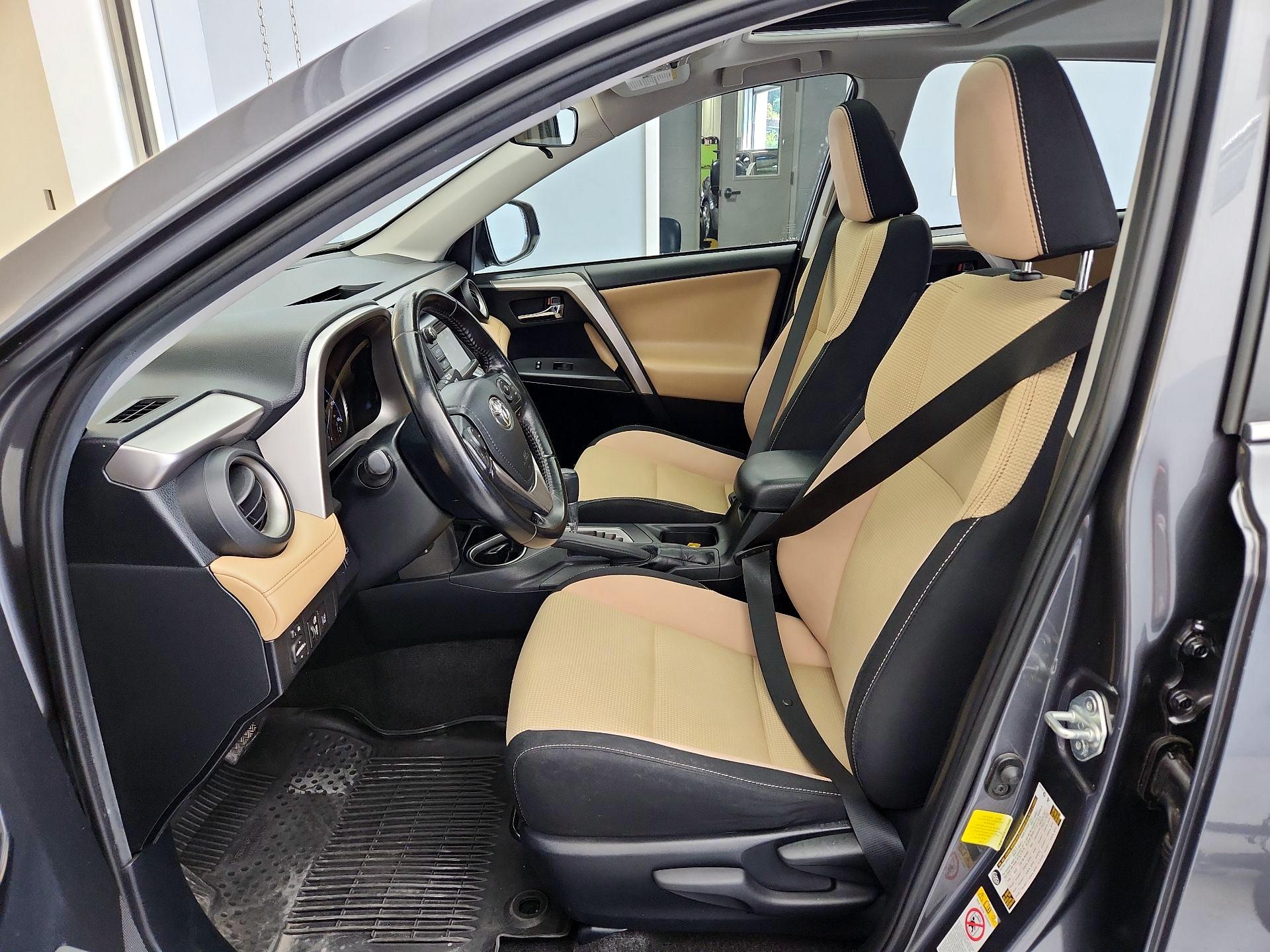 Thumbnail: 2018 Toyota RAV4 - 11