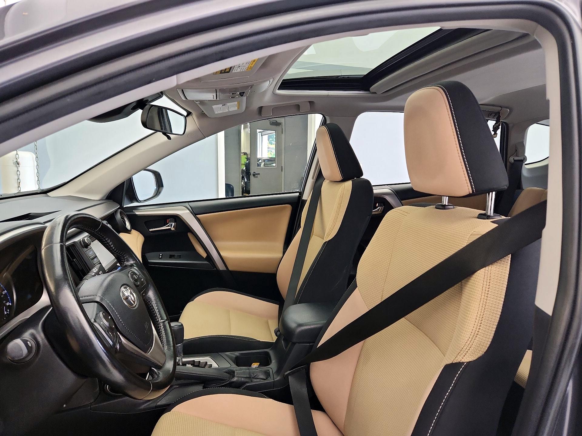 Thumbnail: 2018 Toyota RAV4 - 19