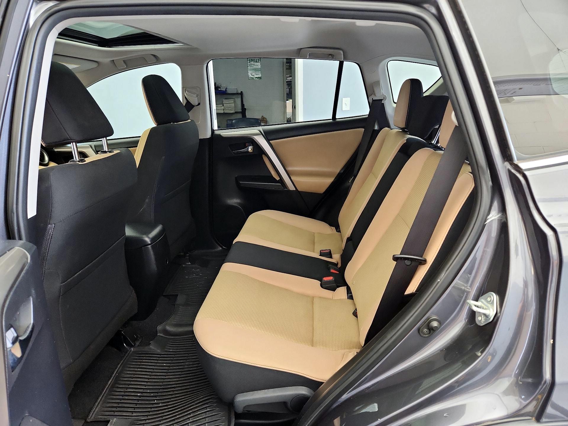 Thumbnail: 2018 Toyota RAV4 - 20