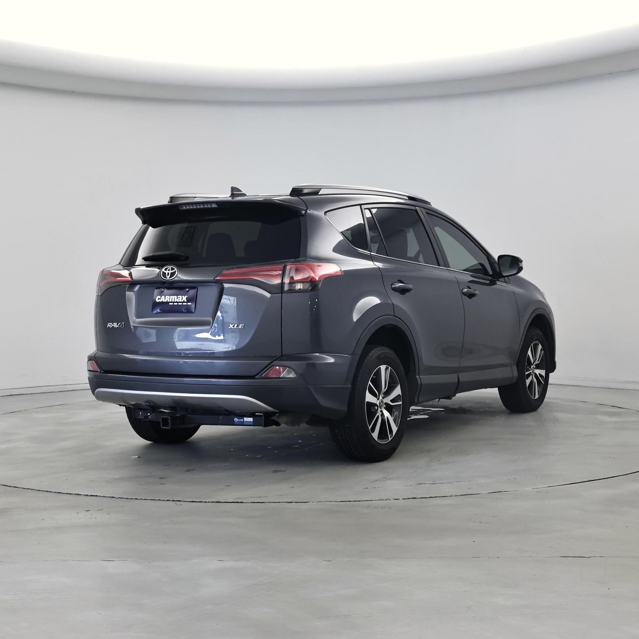Thumbnail: 2018 Toyota RAV4 - 8