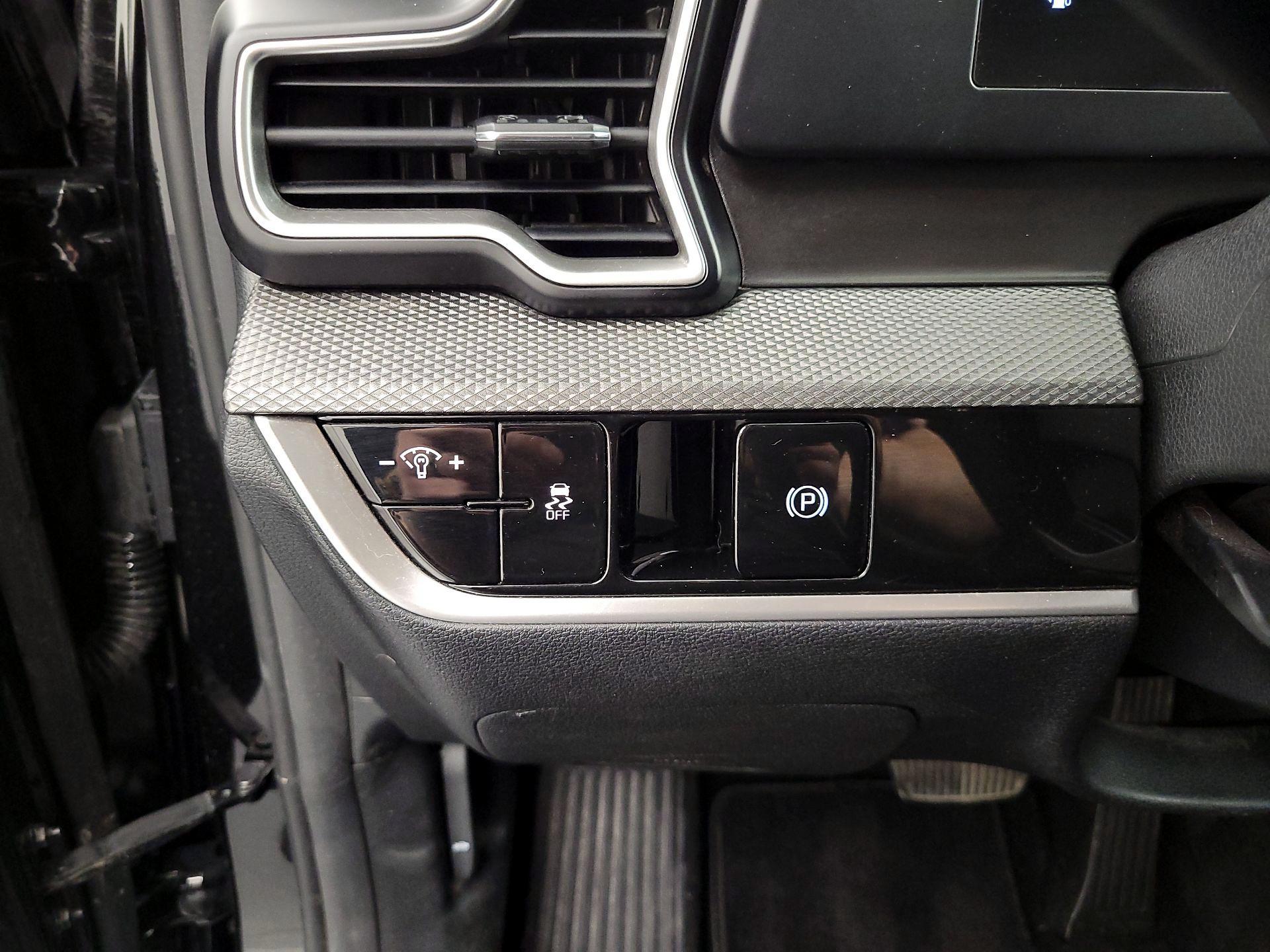 Thumbnail: 2023 Kia Sportage - 13