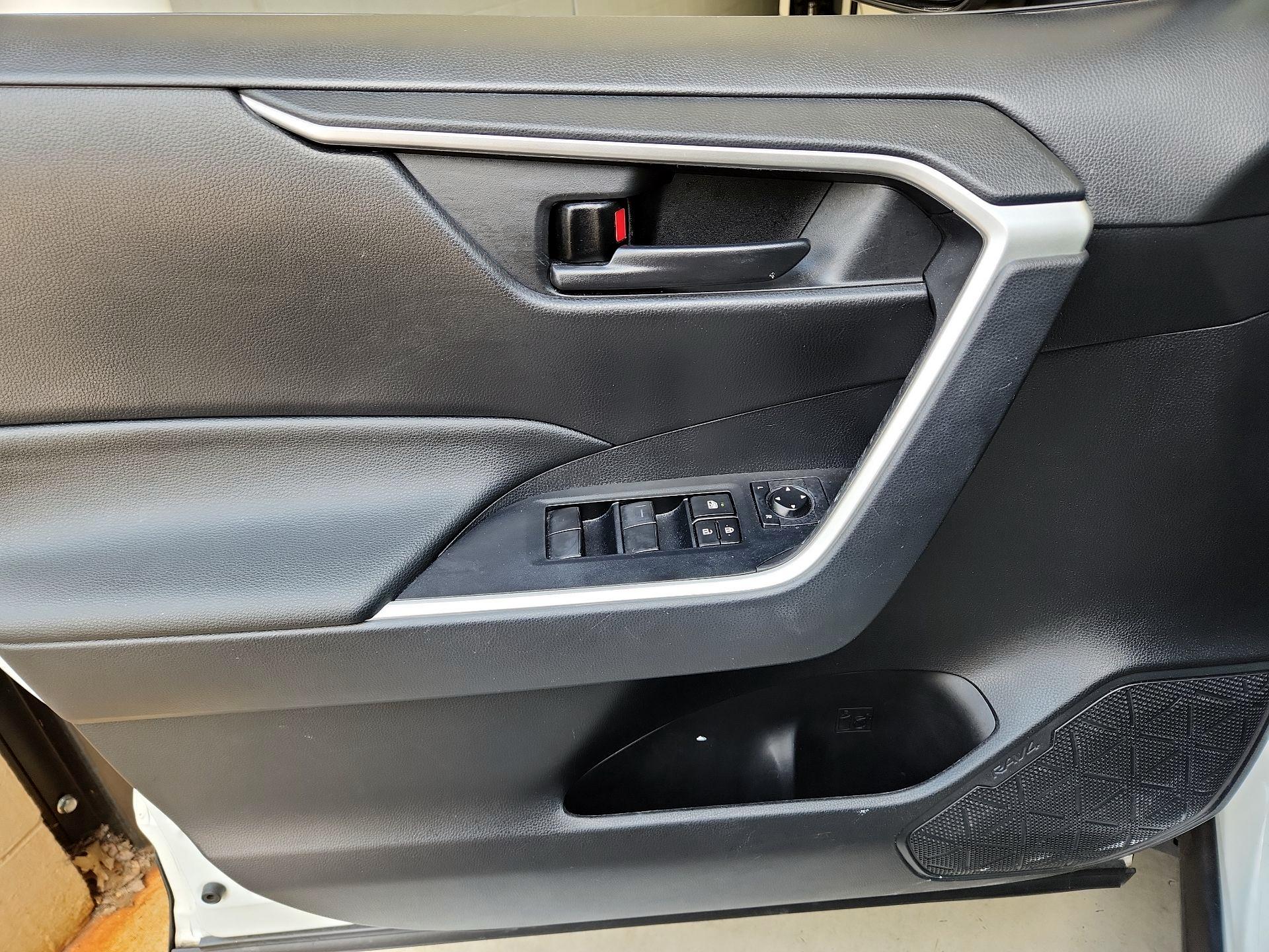 Thumbnail: 2021 Toyota RAV4 - 12