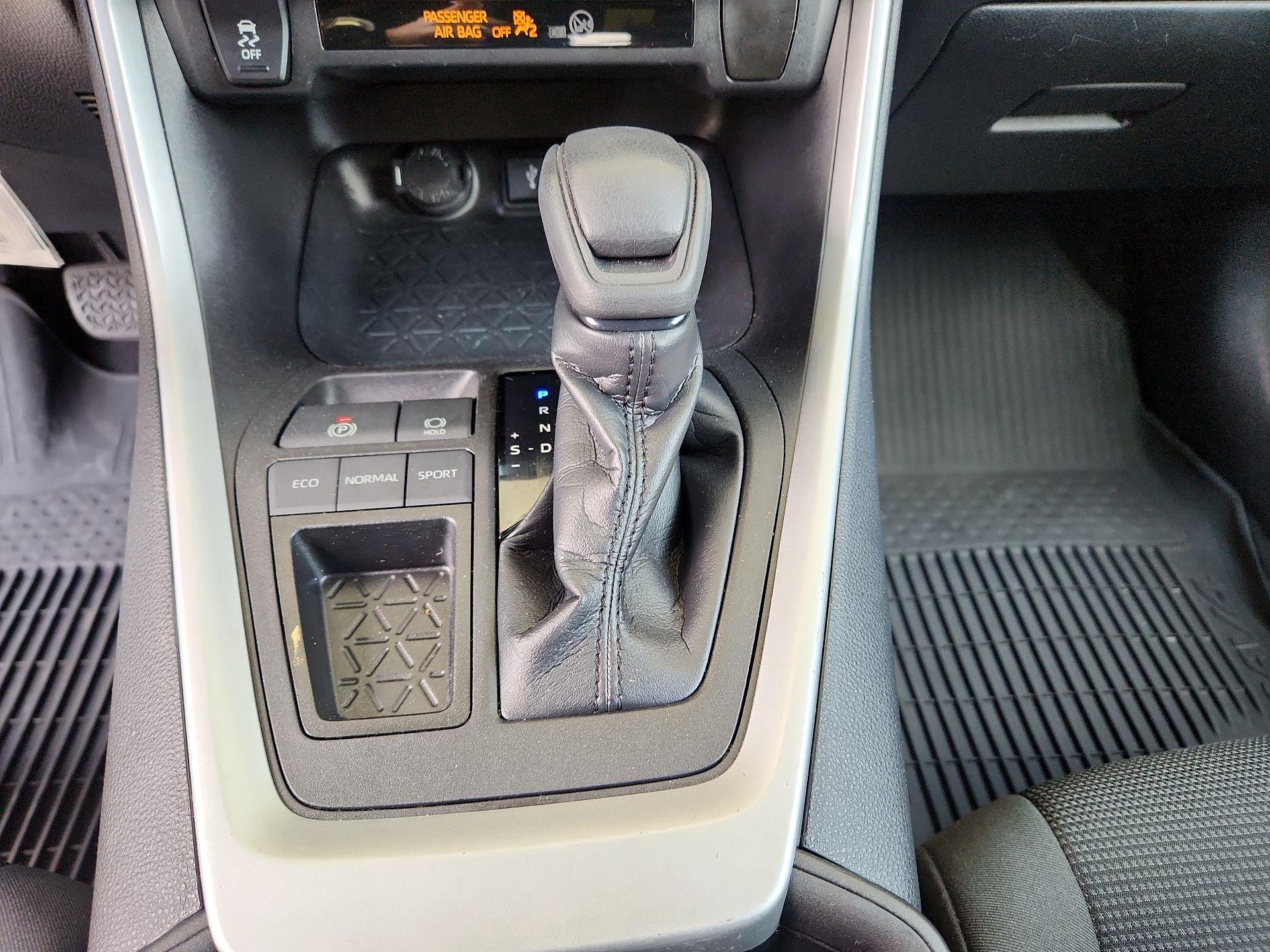 Thumbnail: 2021 Toyota RAV4 - 17