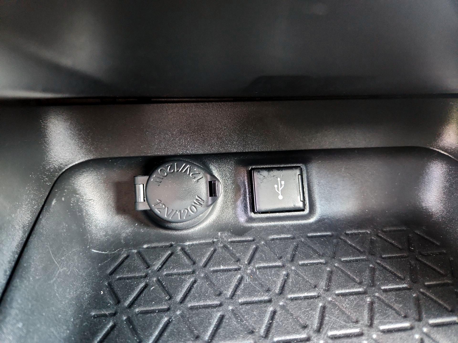 Thumbnail: 2021 Toyota RAV4 - 18