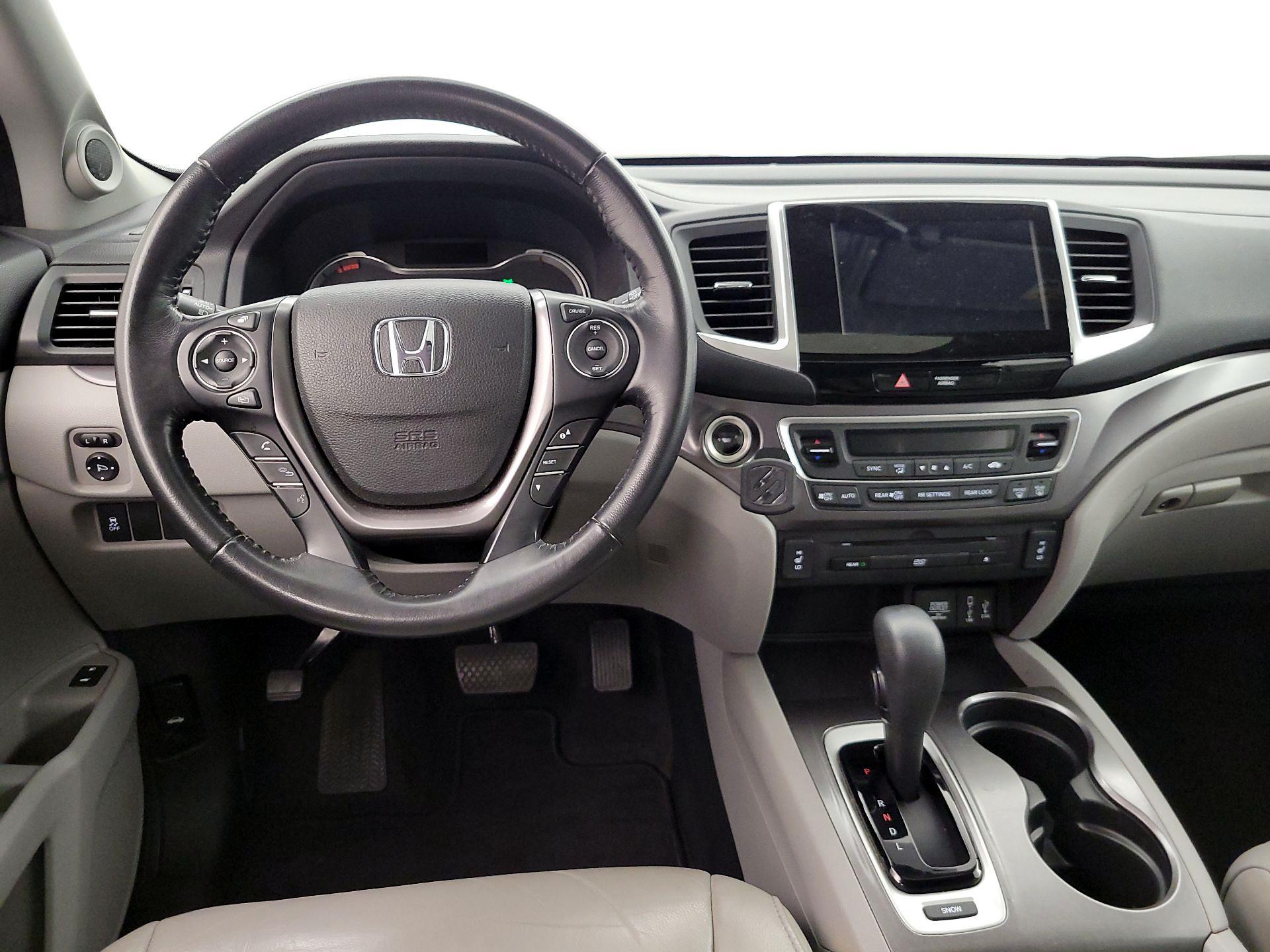 Thumbnail: 2018 Honda Pilot - 10