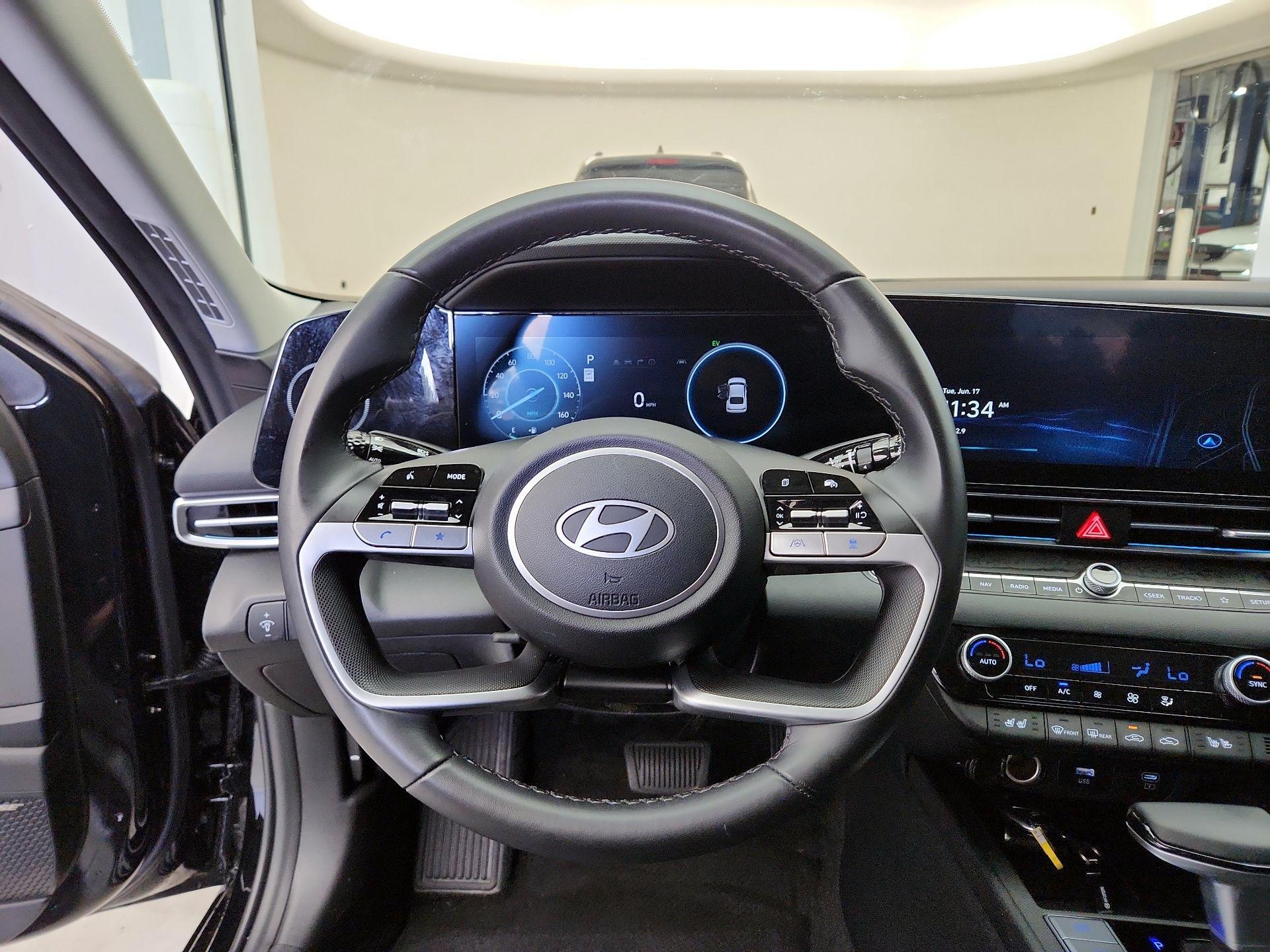 Thumbnail: 2024 Hyundai Elantra - 10