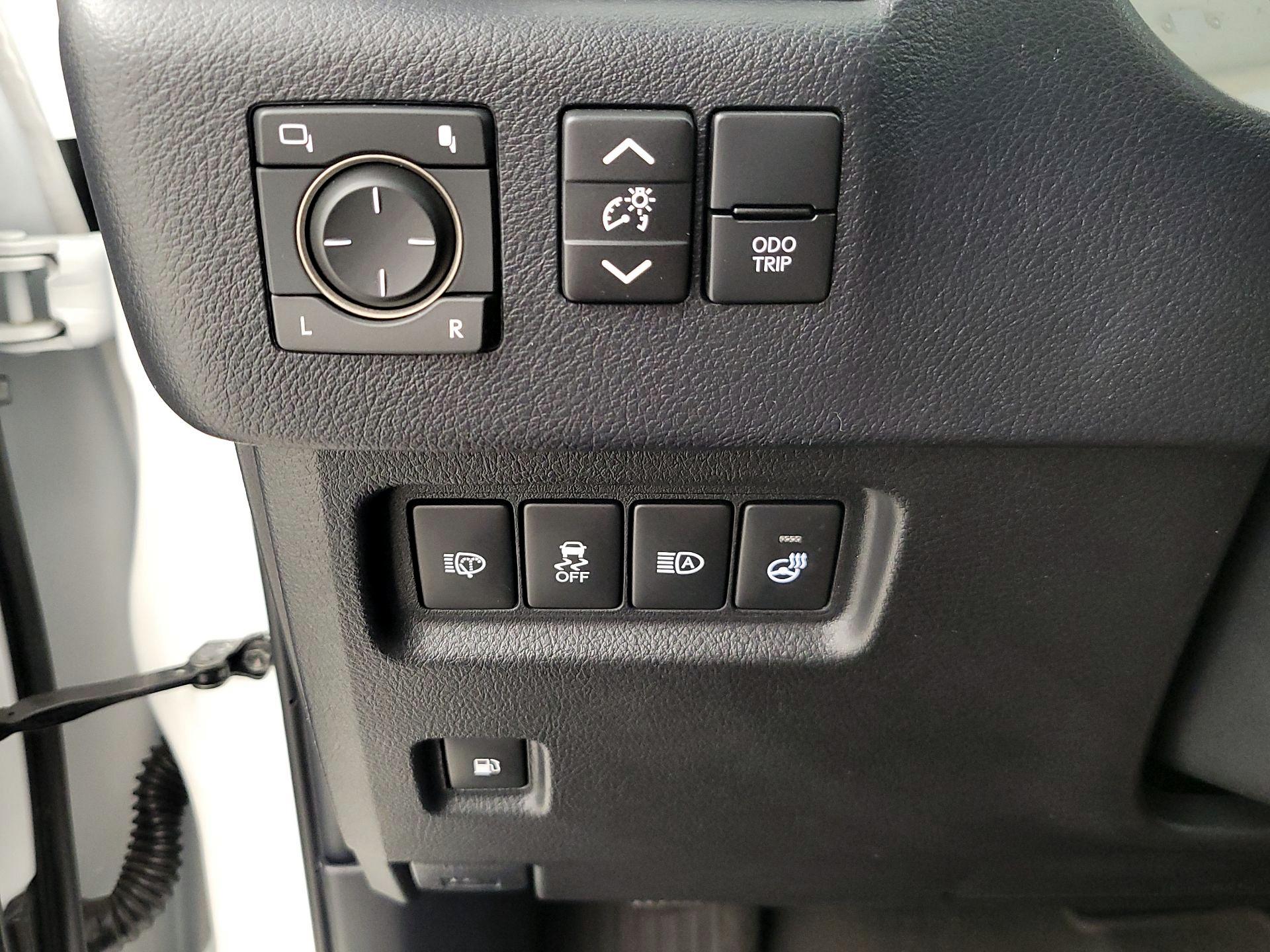 Thumbnail: 2023 Lexus GX - 13