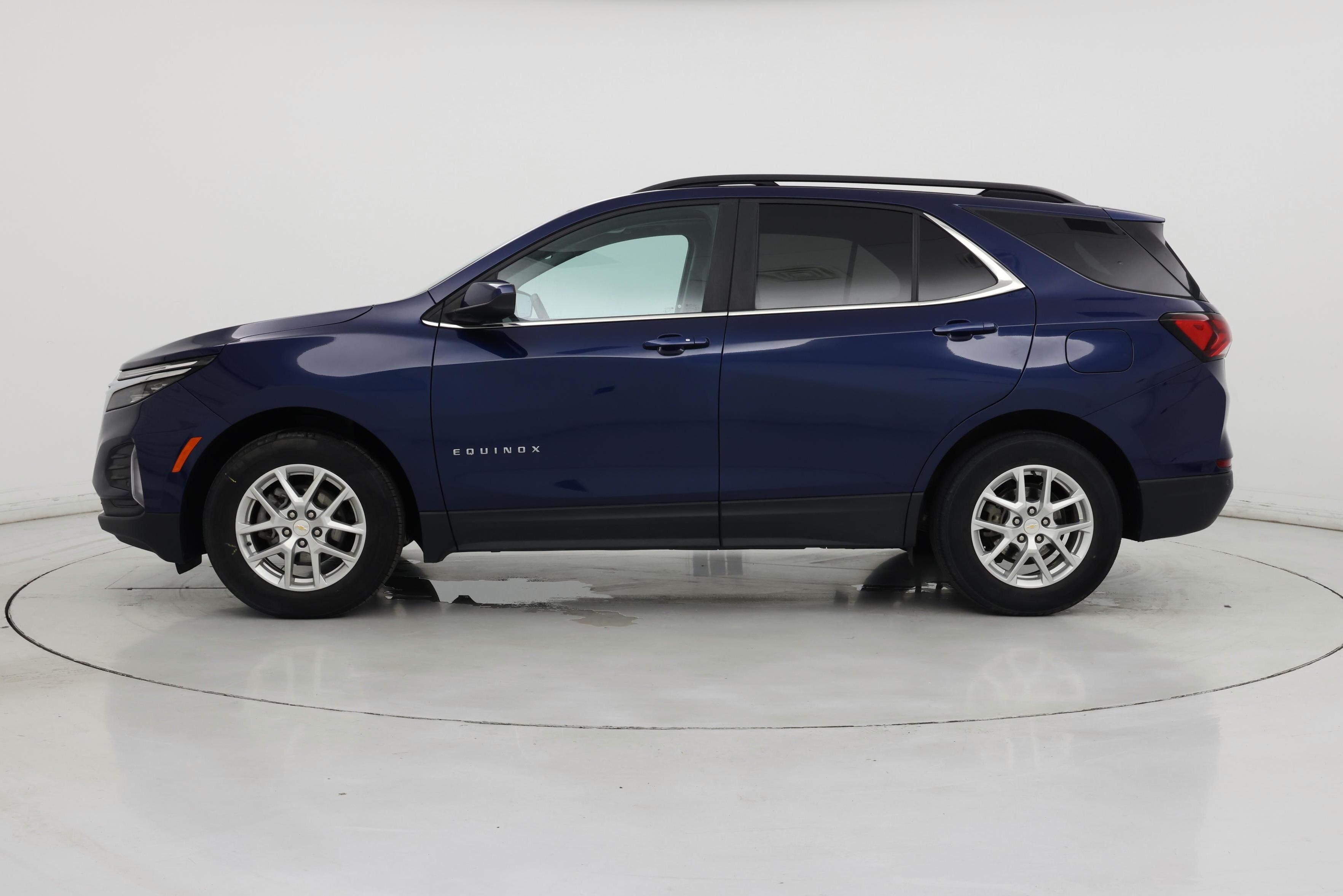 Thumbnail: 2022 Chevrolet Equinox - 3
