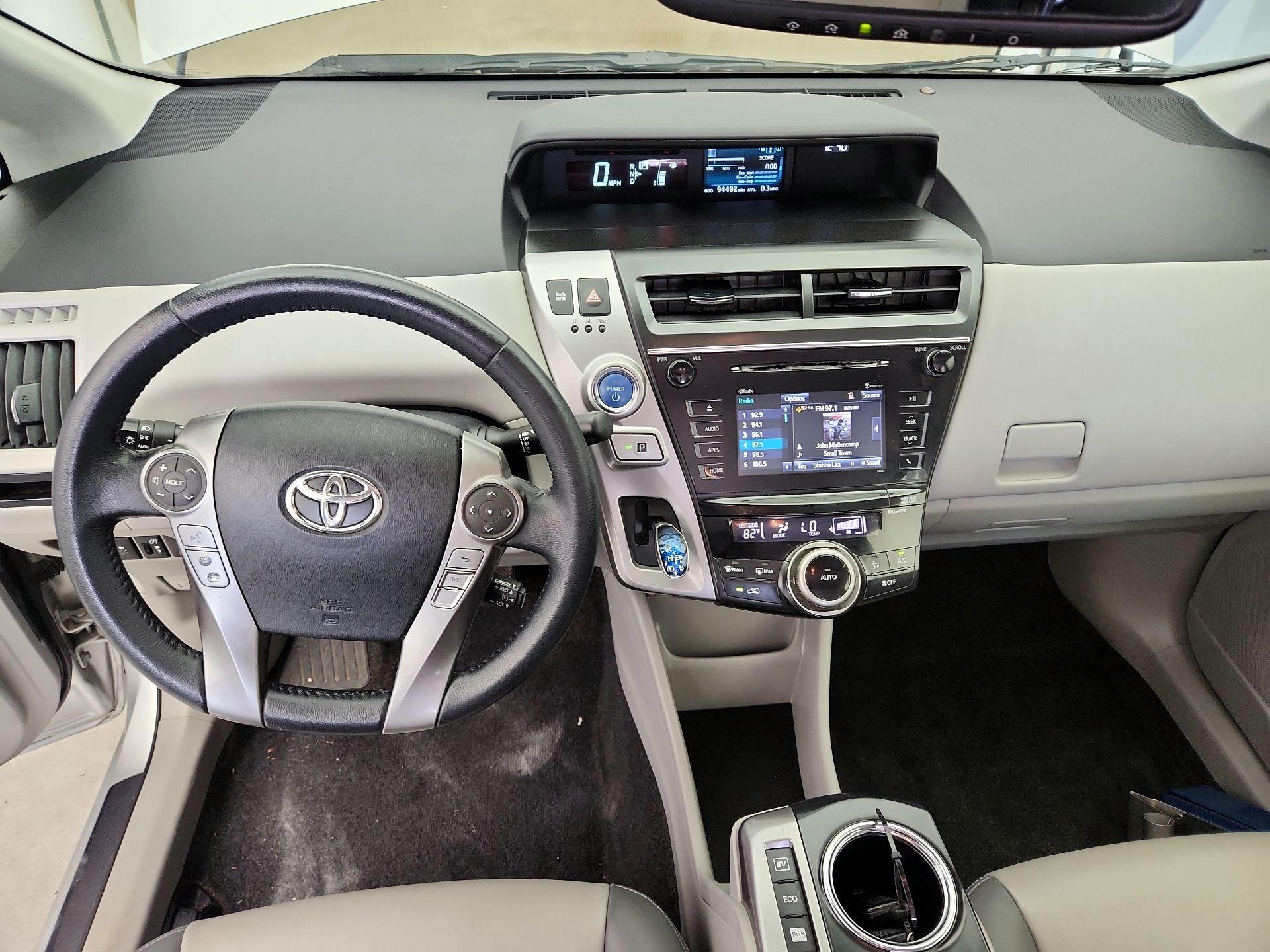 Thumbnail: 2015 Toyota Prius v - 9