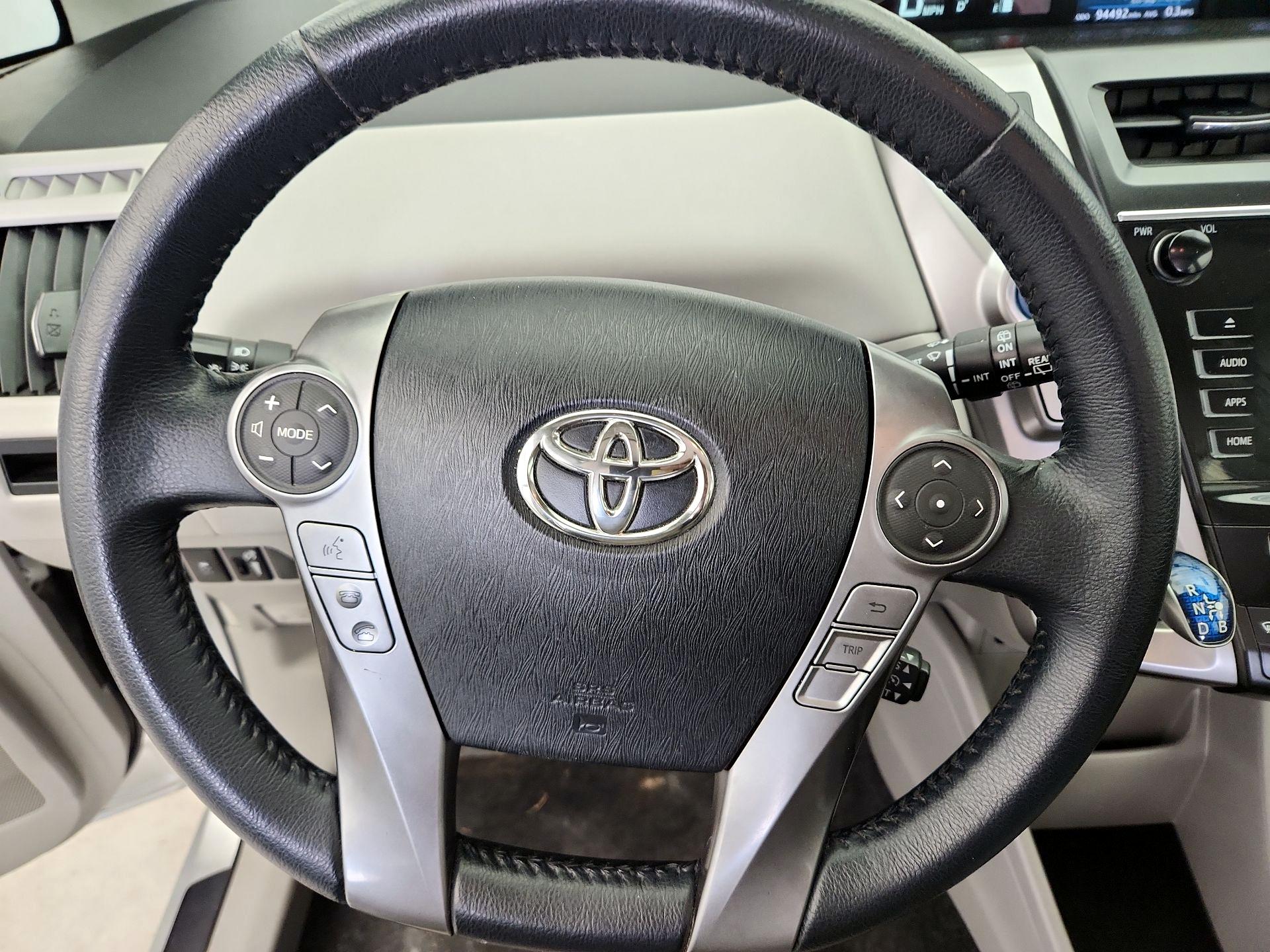 Thumbnail: 2015 Toyota Prius v - 10