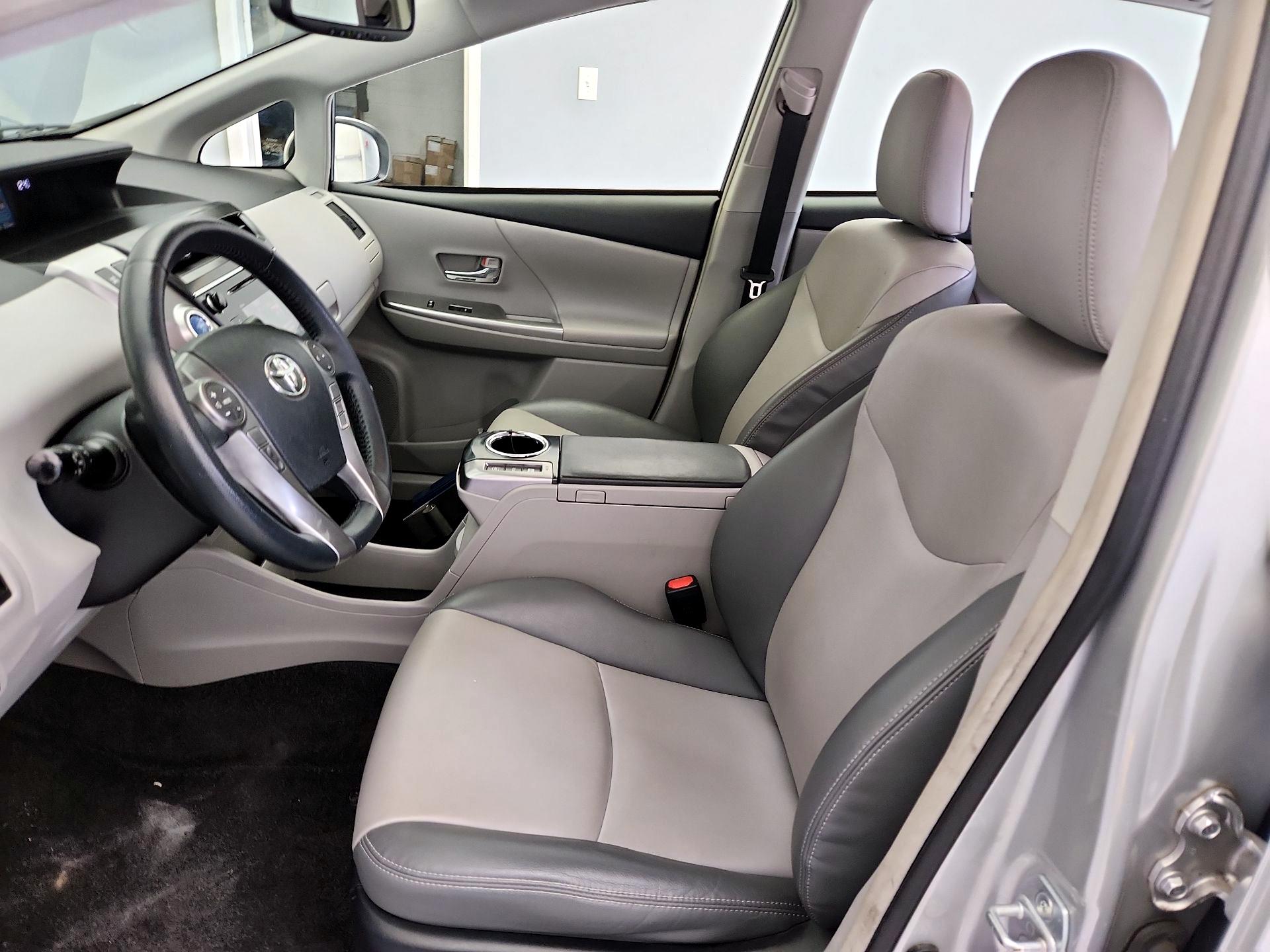 Thumbnail: 2015 Toyota Prius v - 11