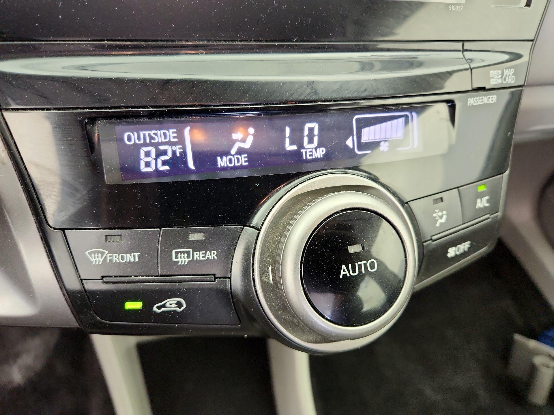 Thumbnail: 2015 Toyota Prius v - 16
