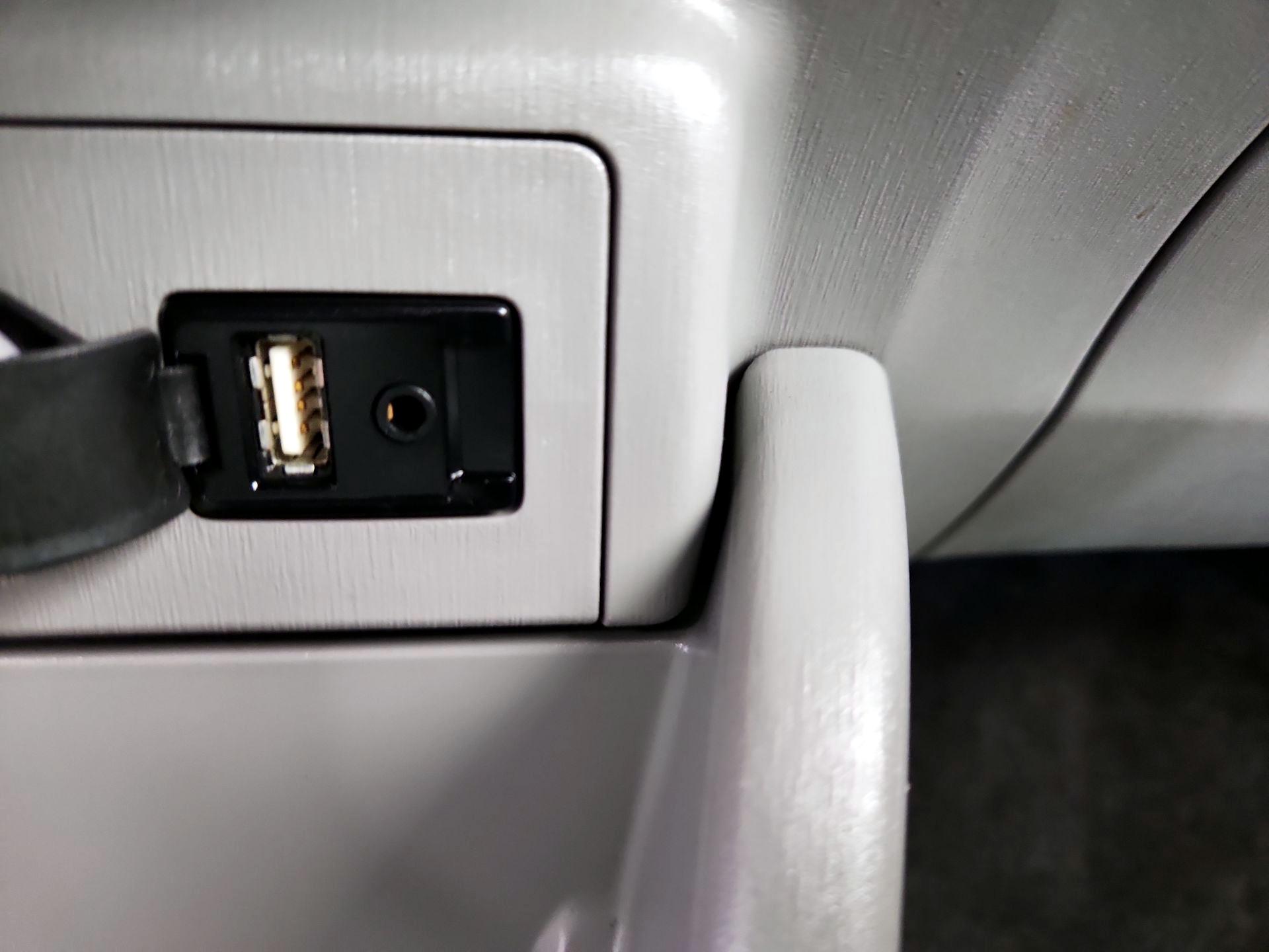 Thumbnail: 2015 Toyota Prius v - 18