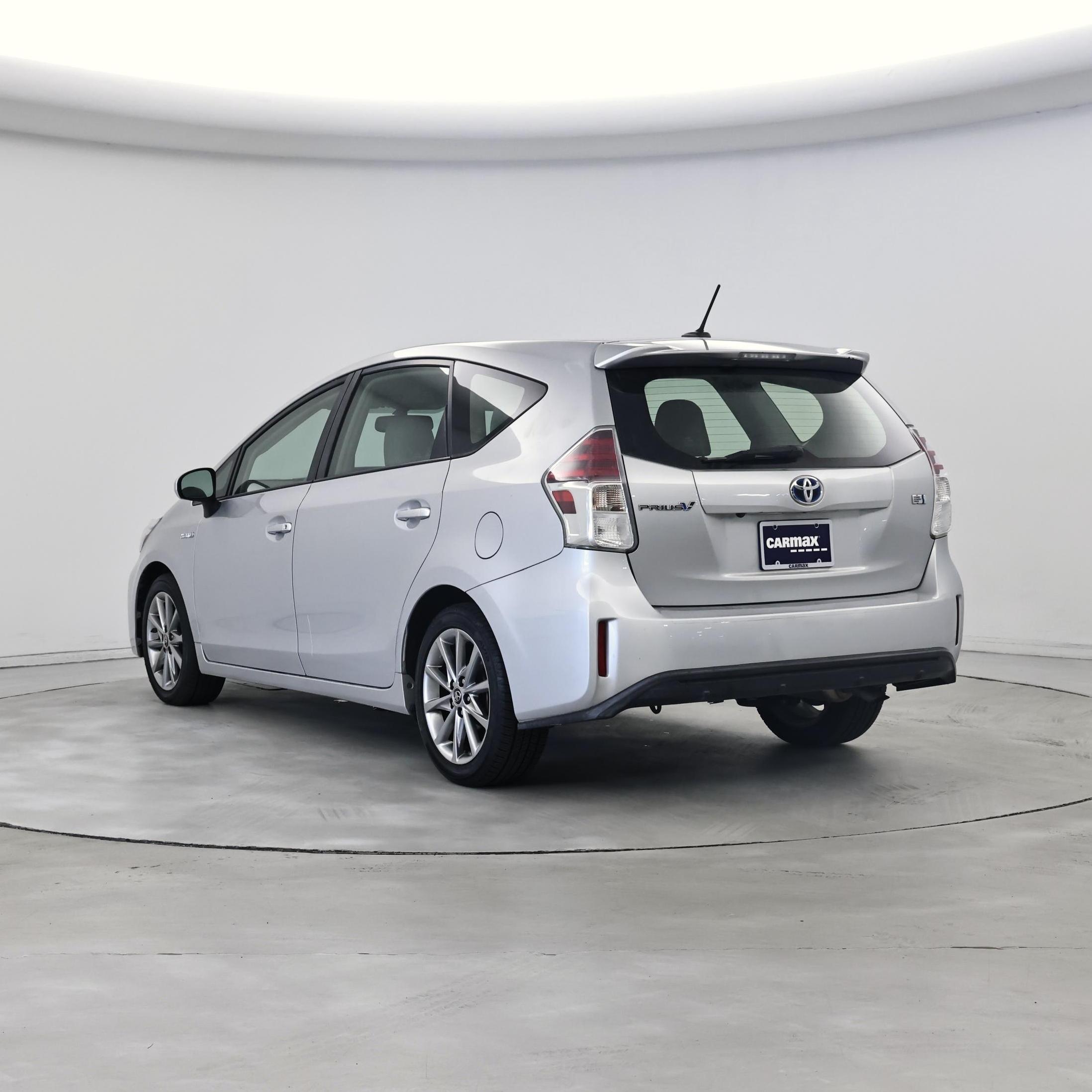 Thumbnail: 2015 Toyota Prius v - 2