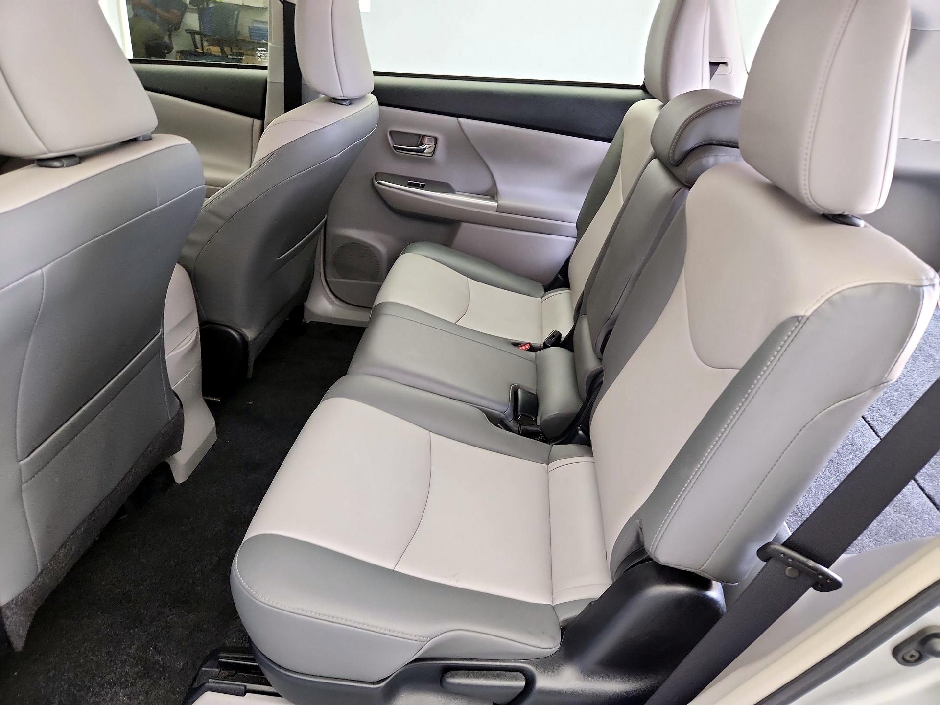 Thumbnail: 2015 Toyota Prius v - 19