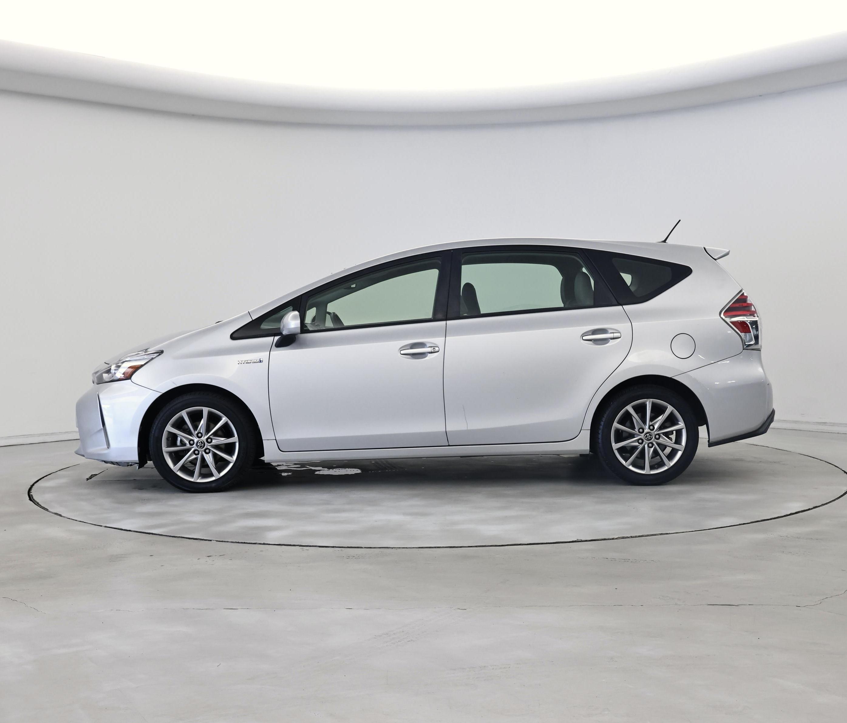 Thumbnail: 2015 Toyota Prius v - 3