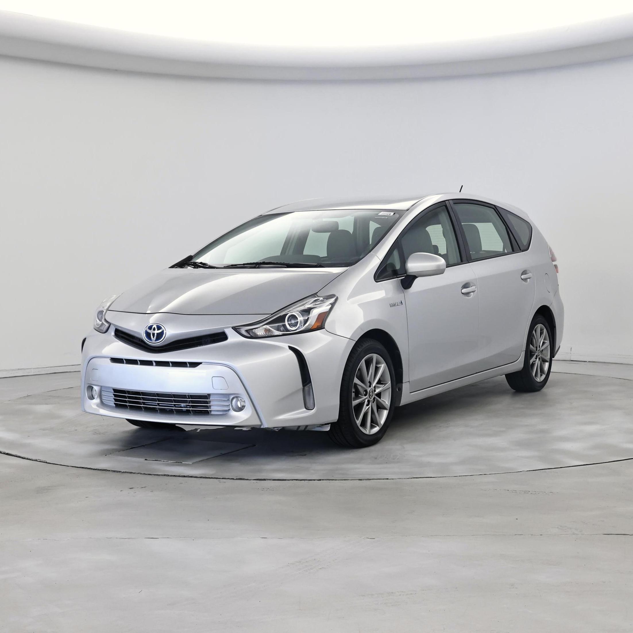 Thumbnail: 2015 Toyota Prius v - 4