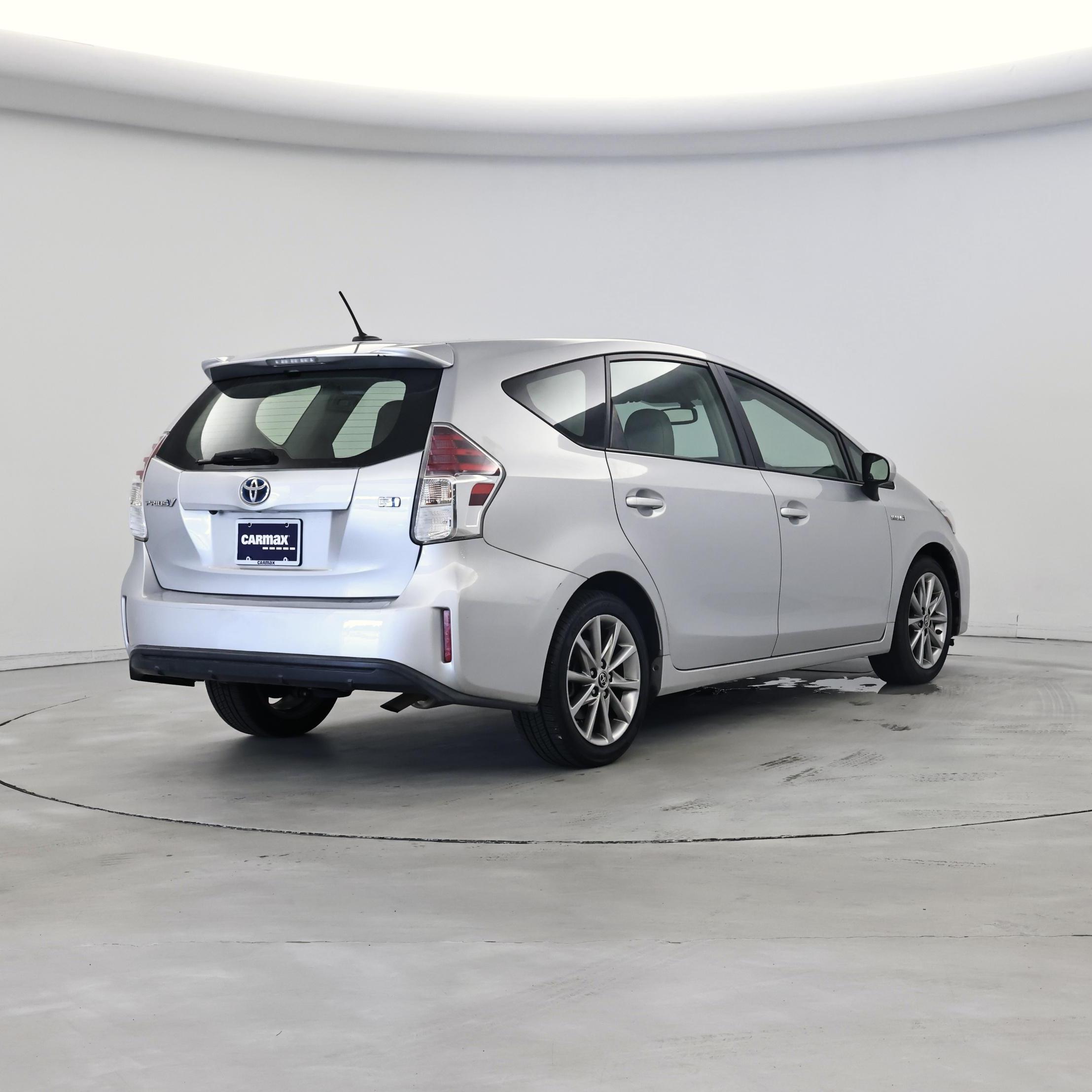 Thumbnail: 2015 Toyota Prius v - 8