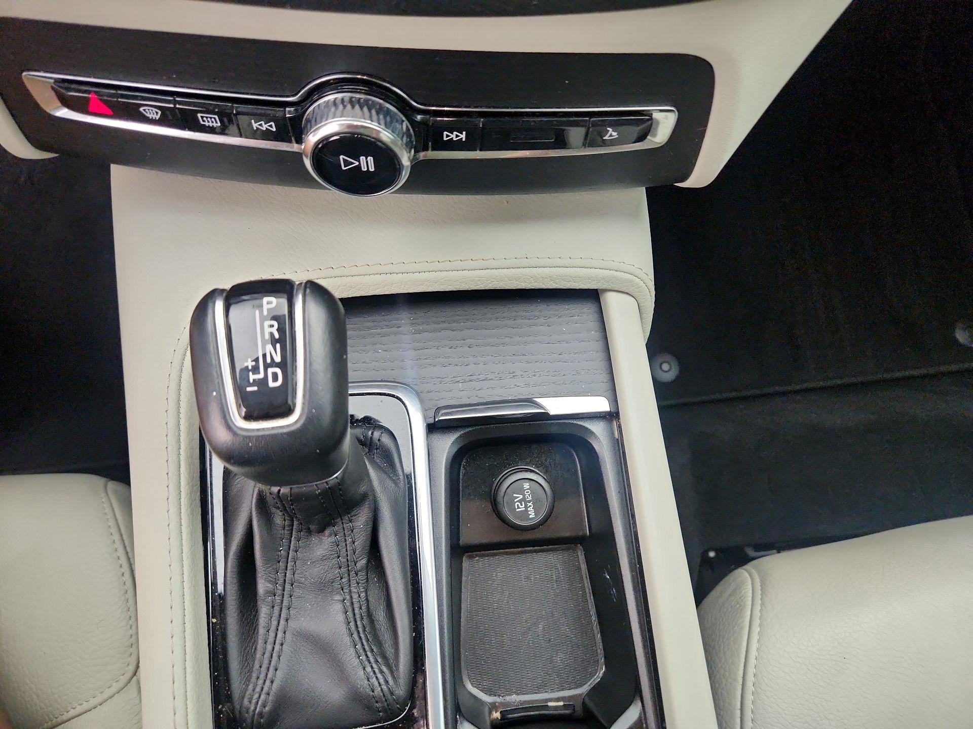 Thumbnail: 2020 Volvo XC90 - 17