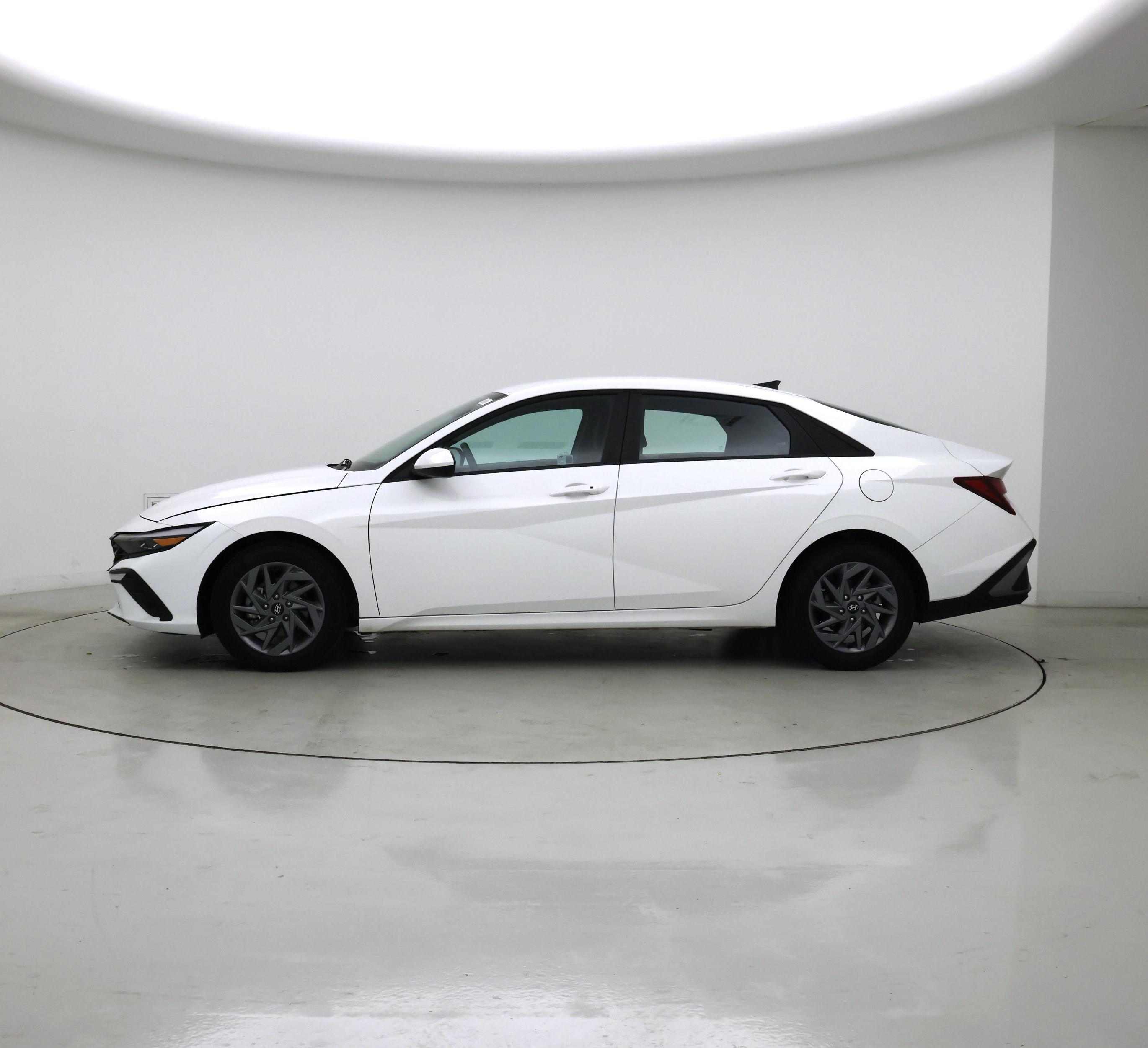 Thumbnail: 2024 Hyundai Elantra - 3