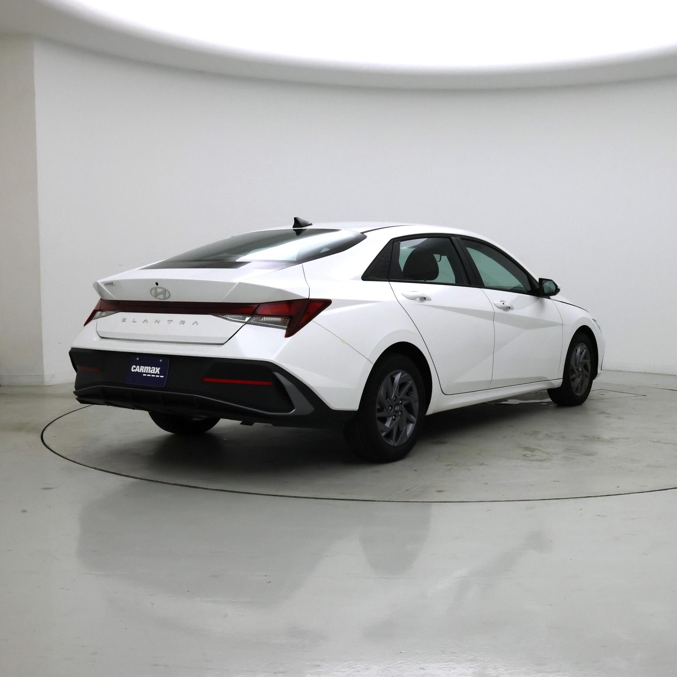 Thumbnail: 2024 Hyundai Elantra - 8