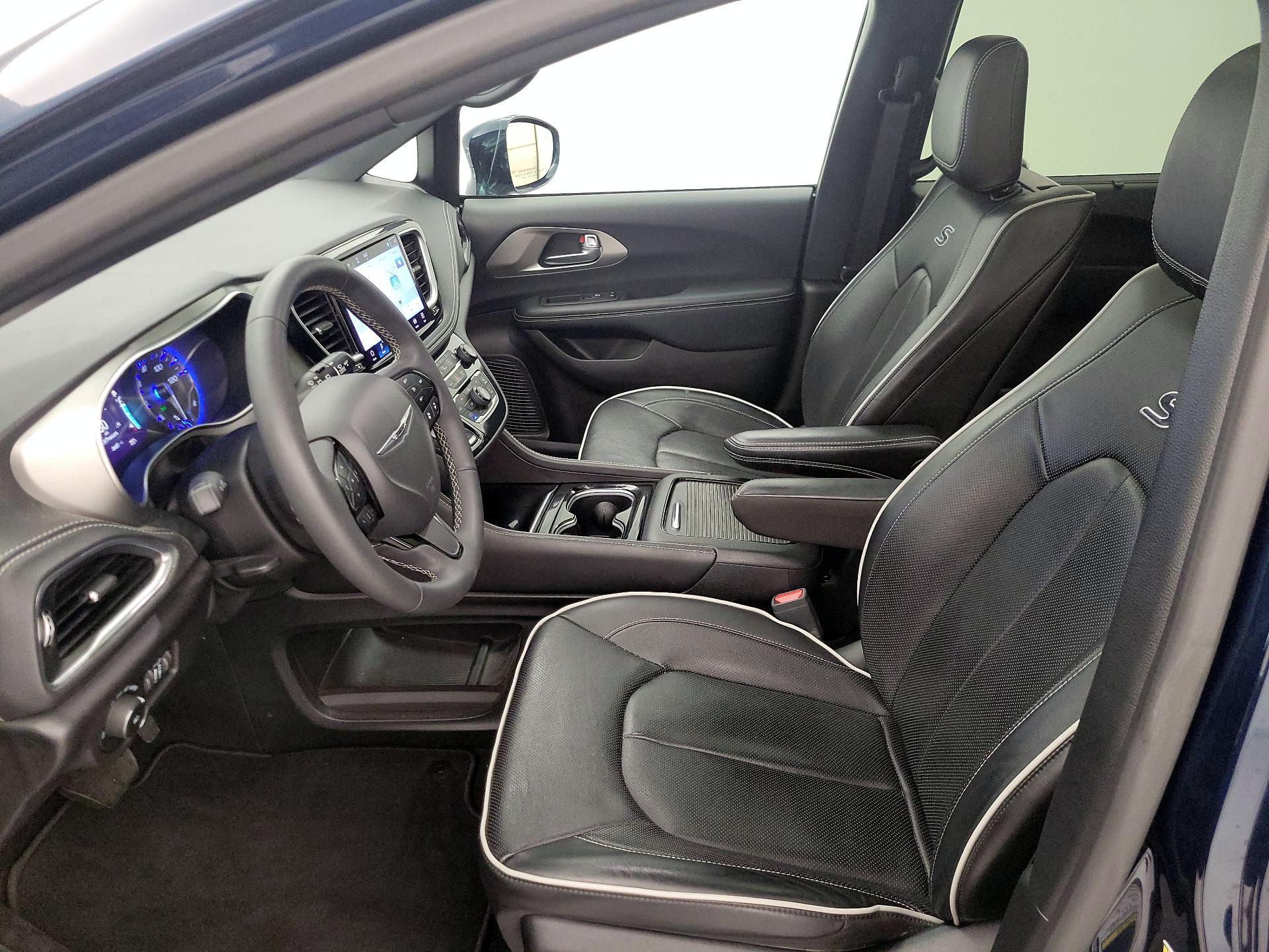 Thumbnail: 2022 Chrysler Pacifica - 11