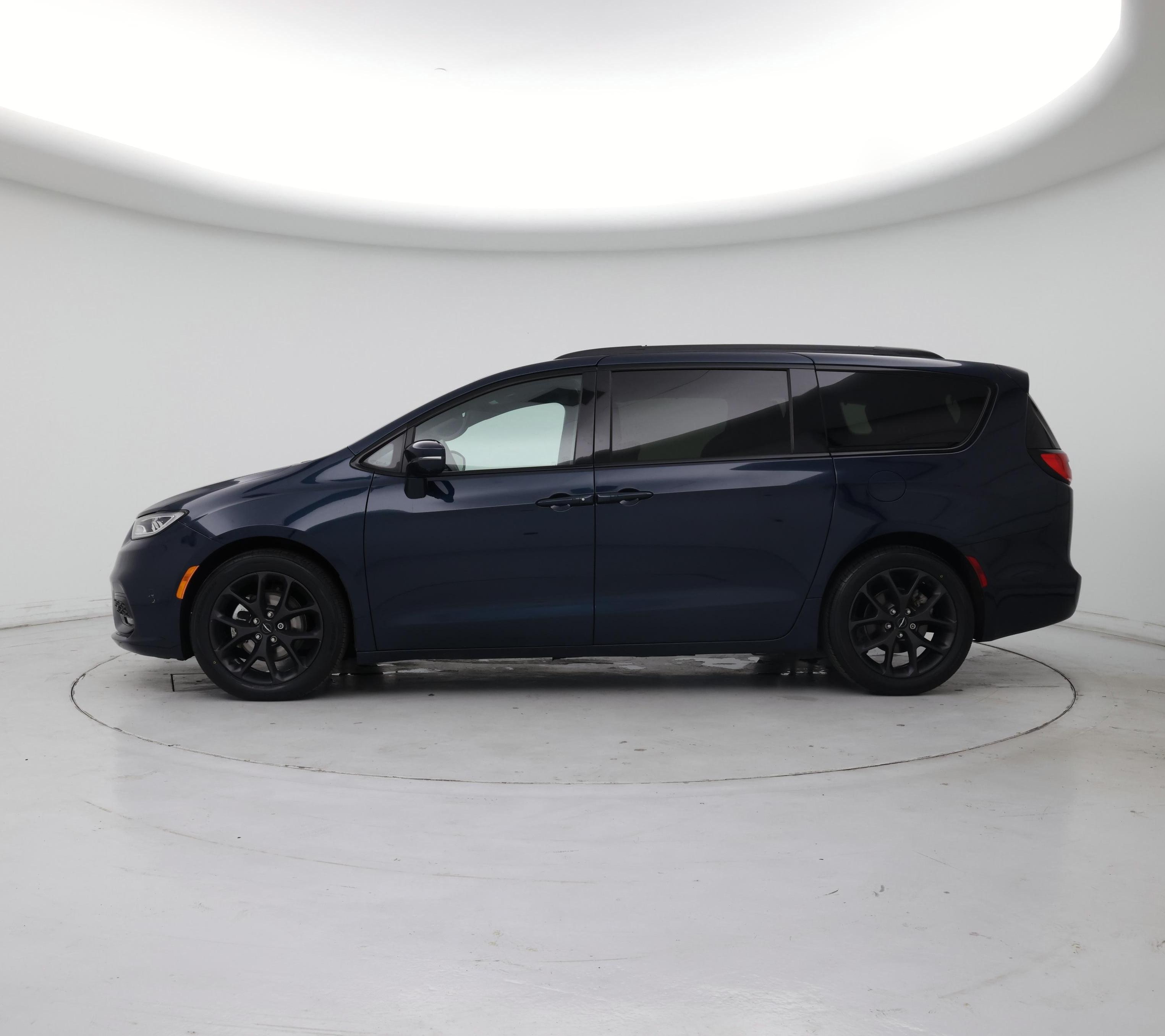 Thumbnail: 2022 Chrysler Pacifica - 3